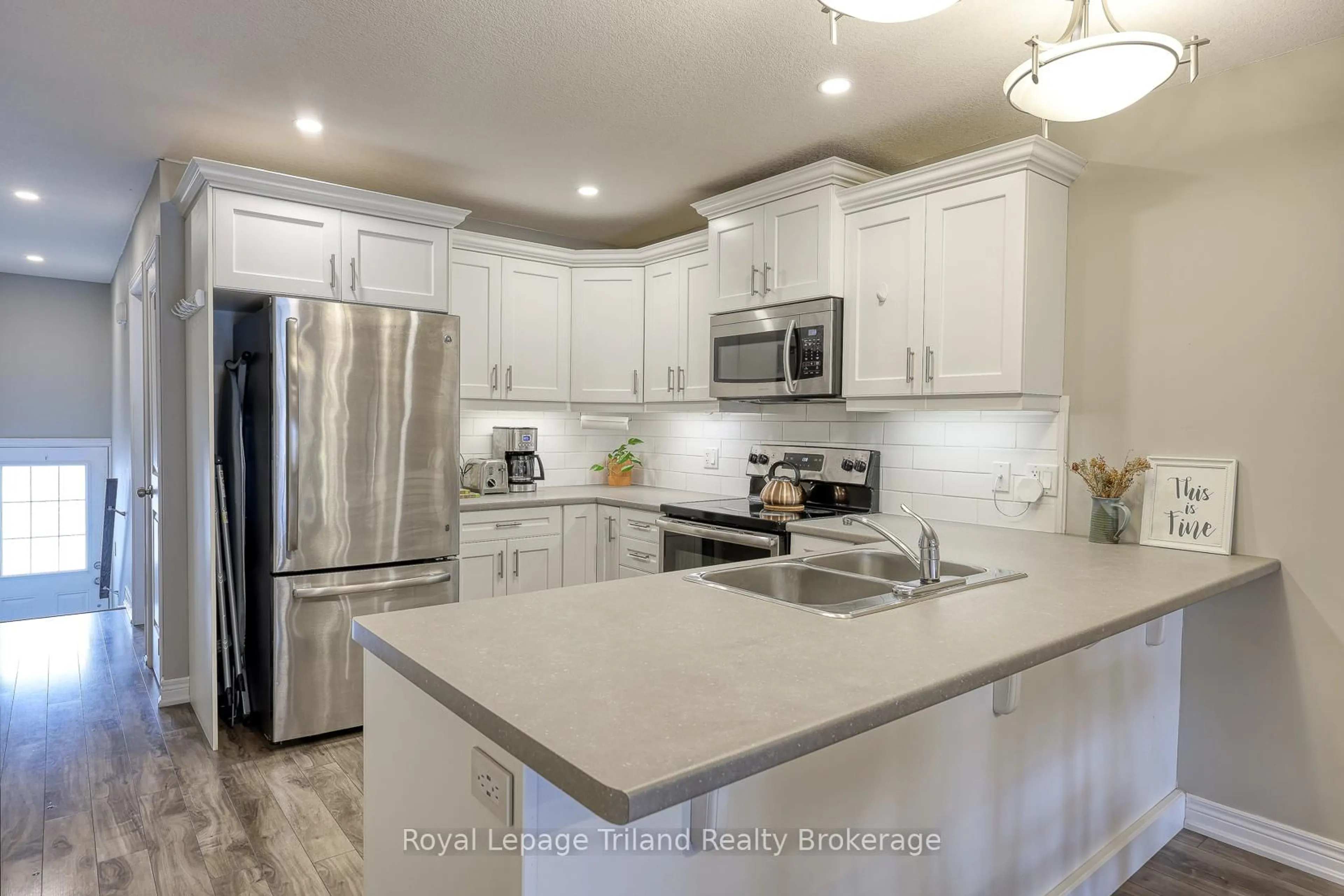 Open concept kitchen, ceramic/tile floor for 68 North Main St, Norfolk Ontario N3Y 2M3