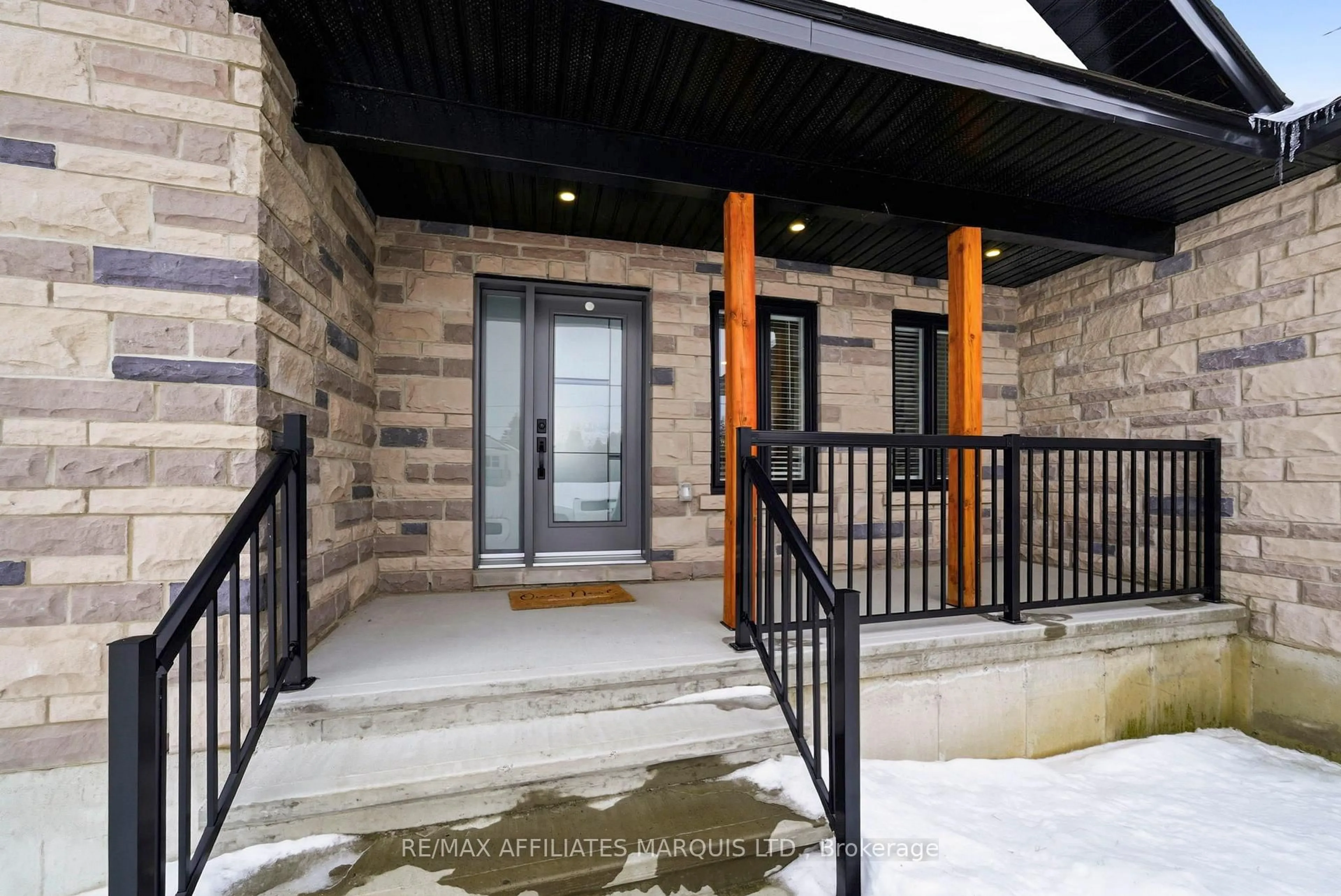 Indoor entryway for 6836 JAMES Cres, South Glengarry Ontario K0C 2E0