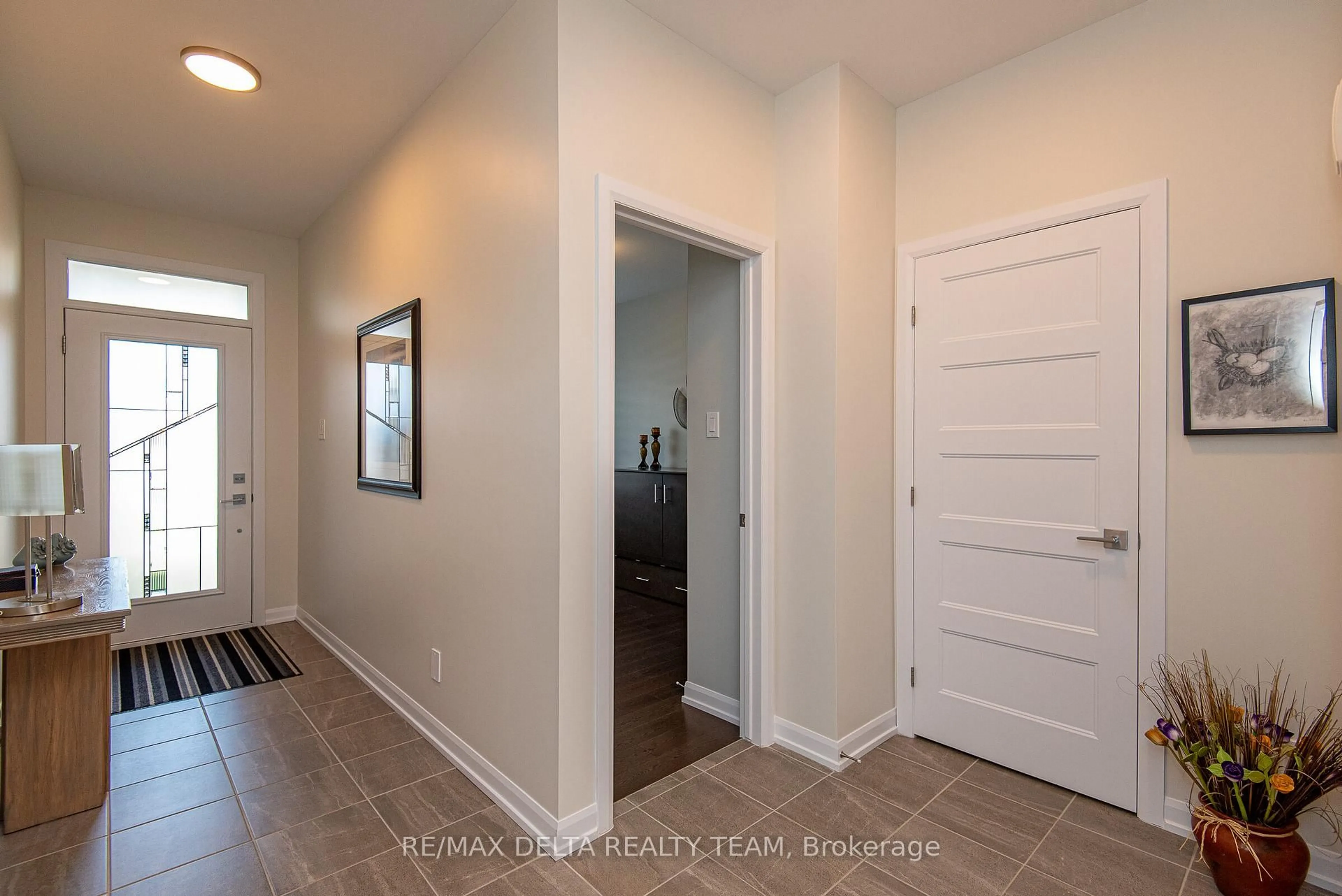 Indoor entryway for 373 Sterling Ave, Clarence-Rockland Ontario K2K 0L4