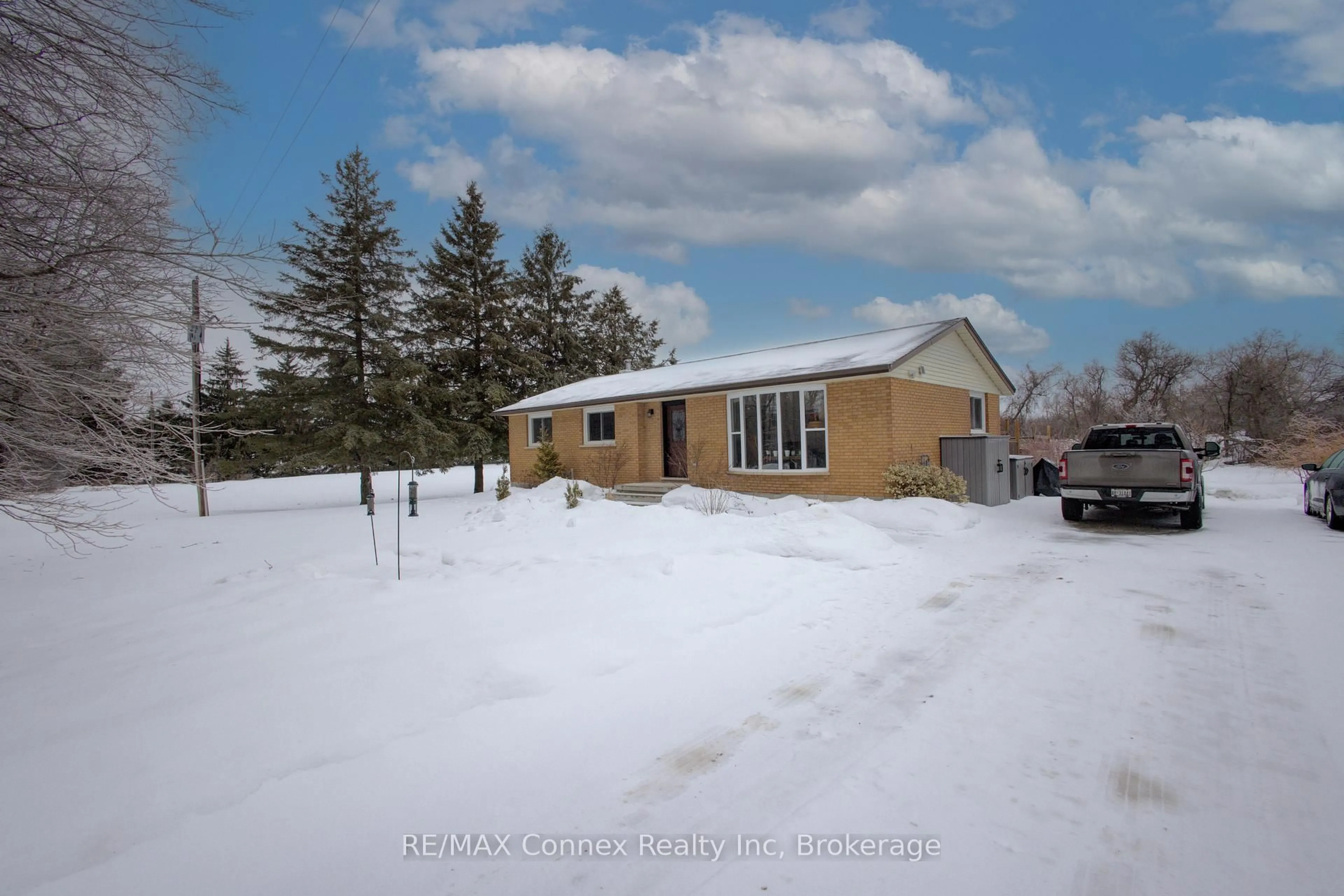 A pic from outside/outdoor area/front of a property/back of a property/a pic from drone, street for 4953 6th Line, Guelph/Eramosa Ontario N0B 2K0