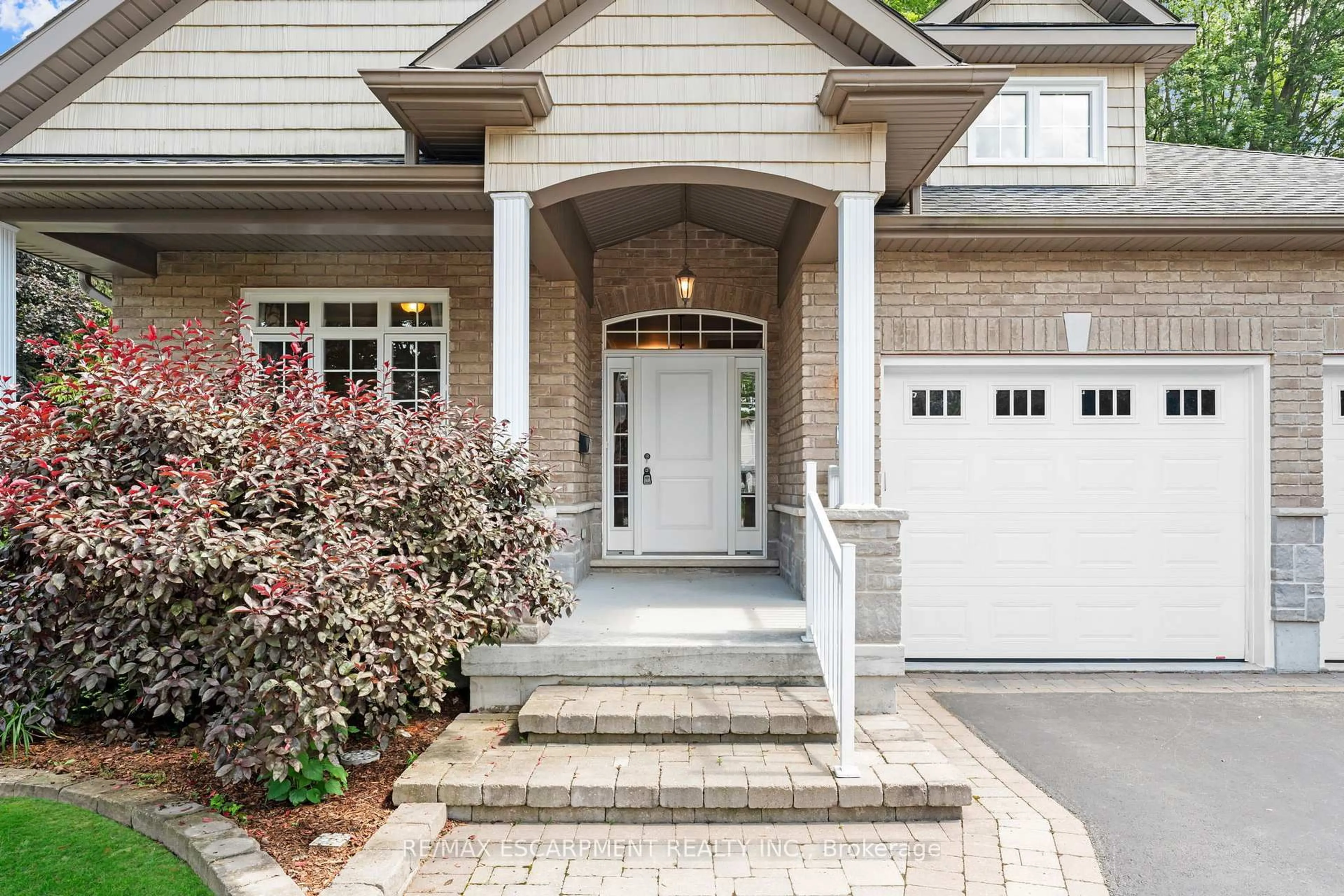 Home with brick exterior material, street for 28 MAPLEWOOD Crt, Haldimand Ontario N1A 3G8