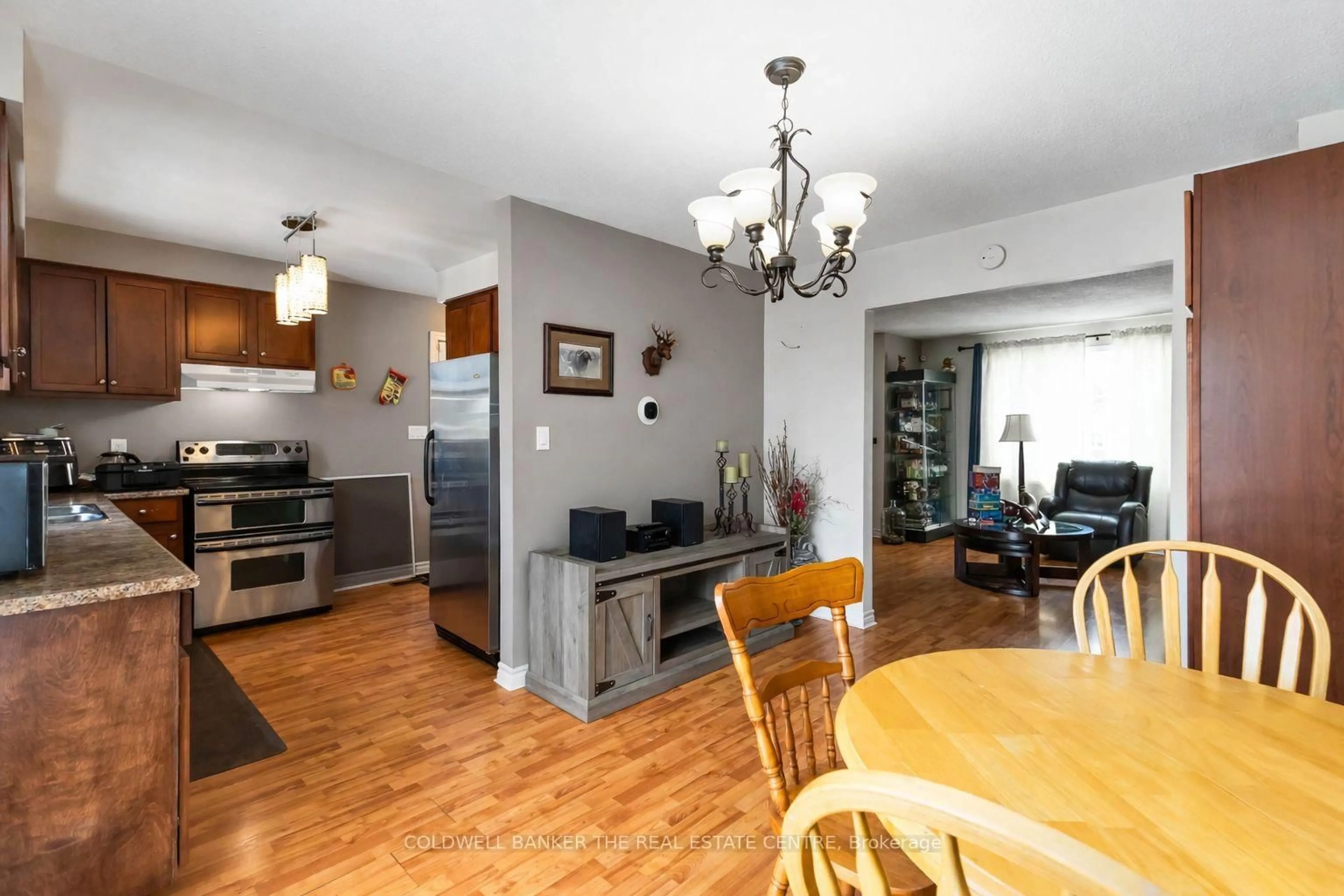 Open concept kitchen, wood/laminate floor for 19 Kittridge Ave, Strathroy-Caradoc Ontario N7G 2A7