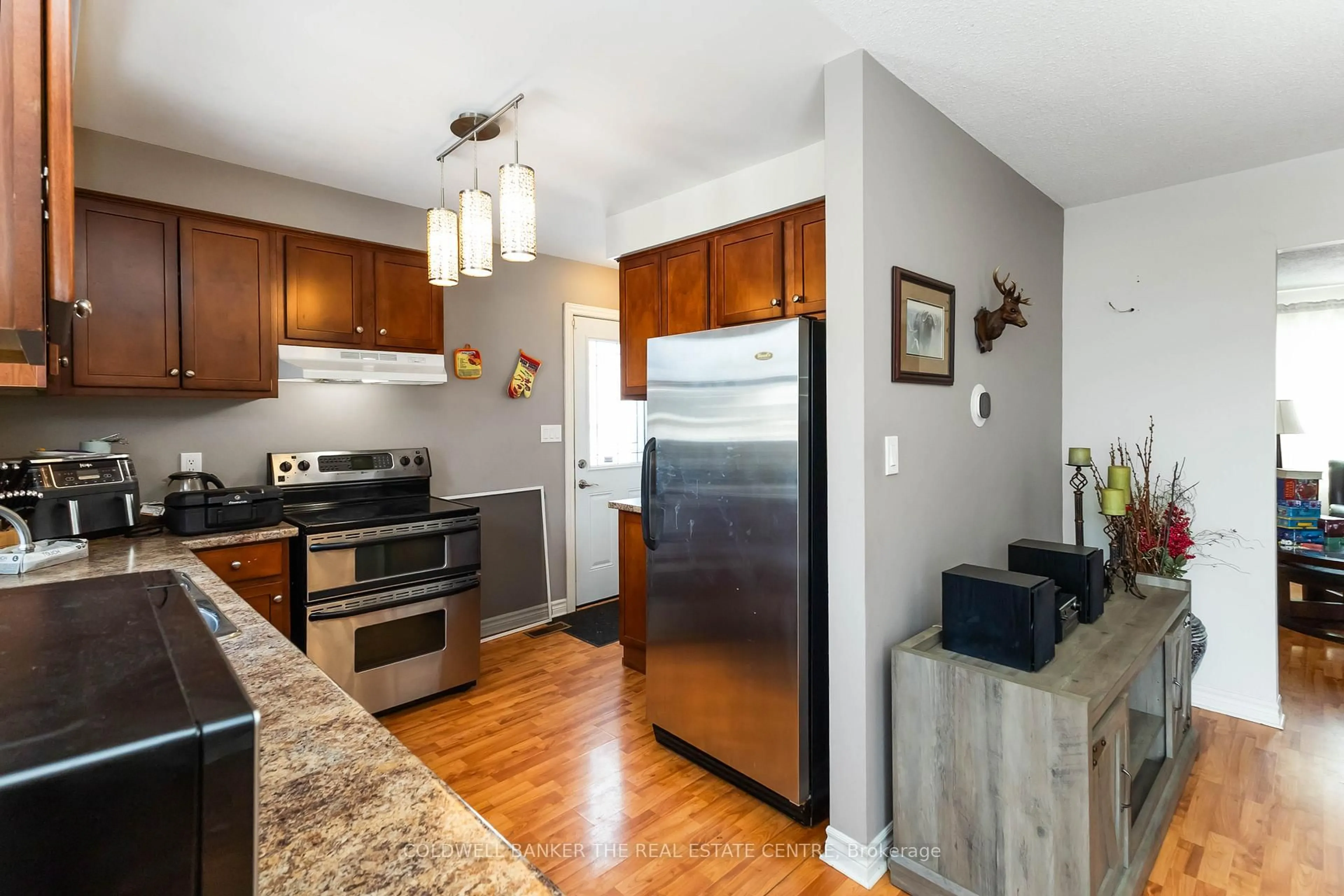 Standard kitchen, unknown for 19 Kittridge Ave, Strathroy-Caradoc Ontario N7G 2A7