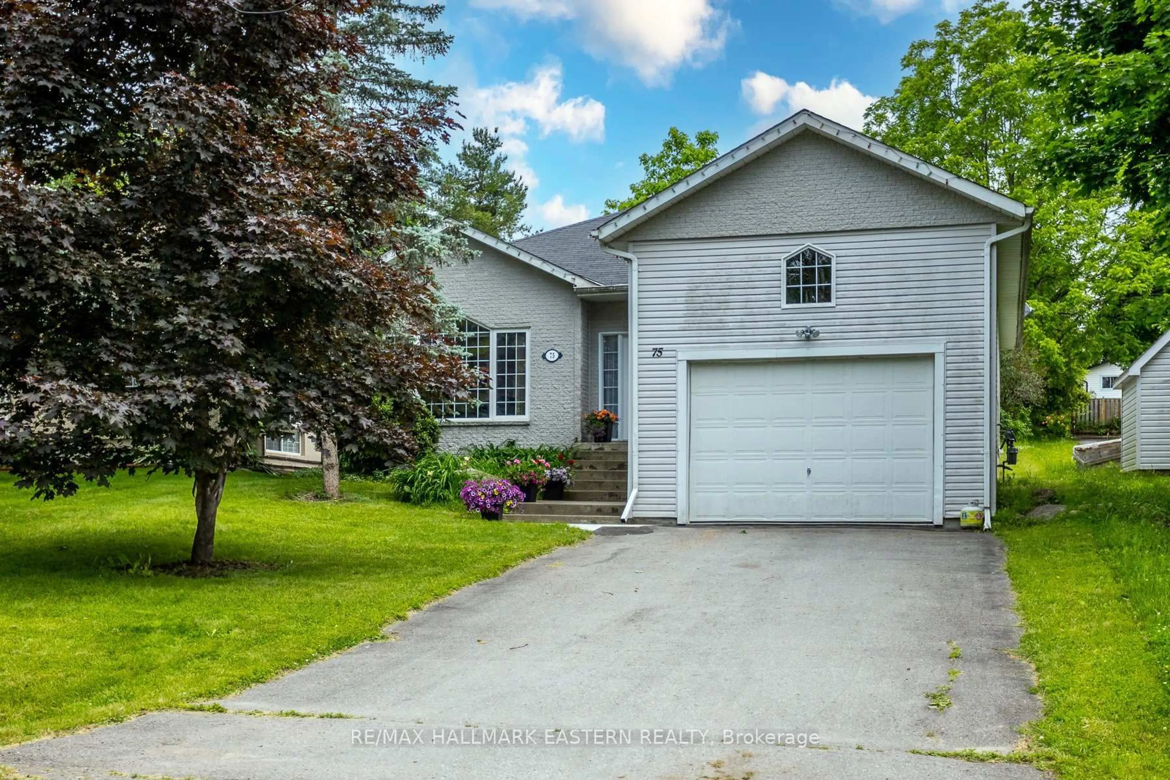 Home with vinyl exterior material, street for 75 Oxford St, Selwyn Ontario K0L 2H0