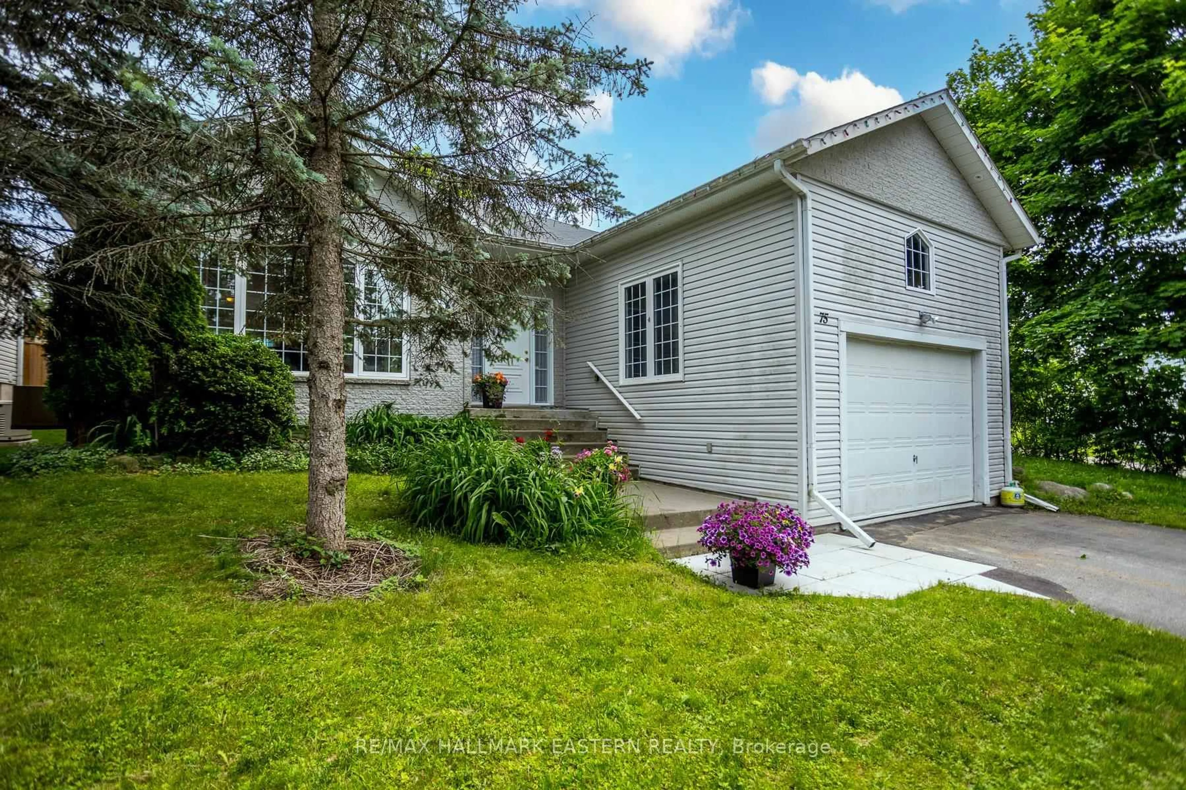 Home with vinyl exterior material, street for 75 Oxford St, Selwyn Ontario K0L 2H0