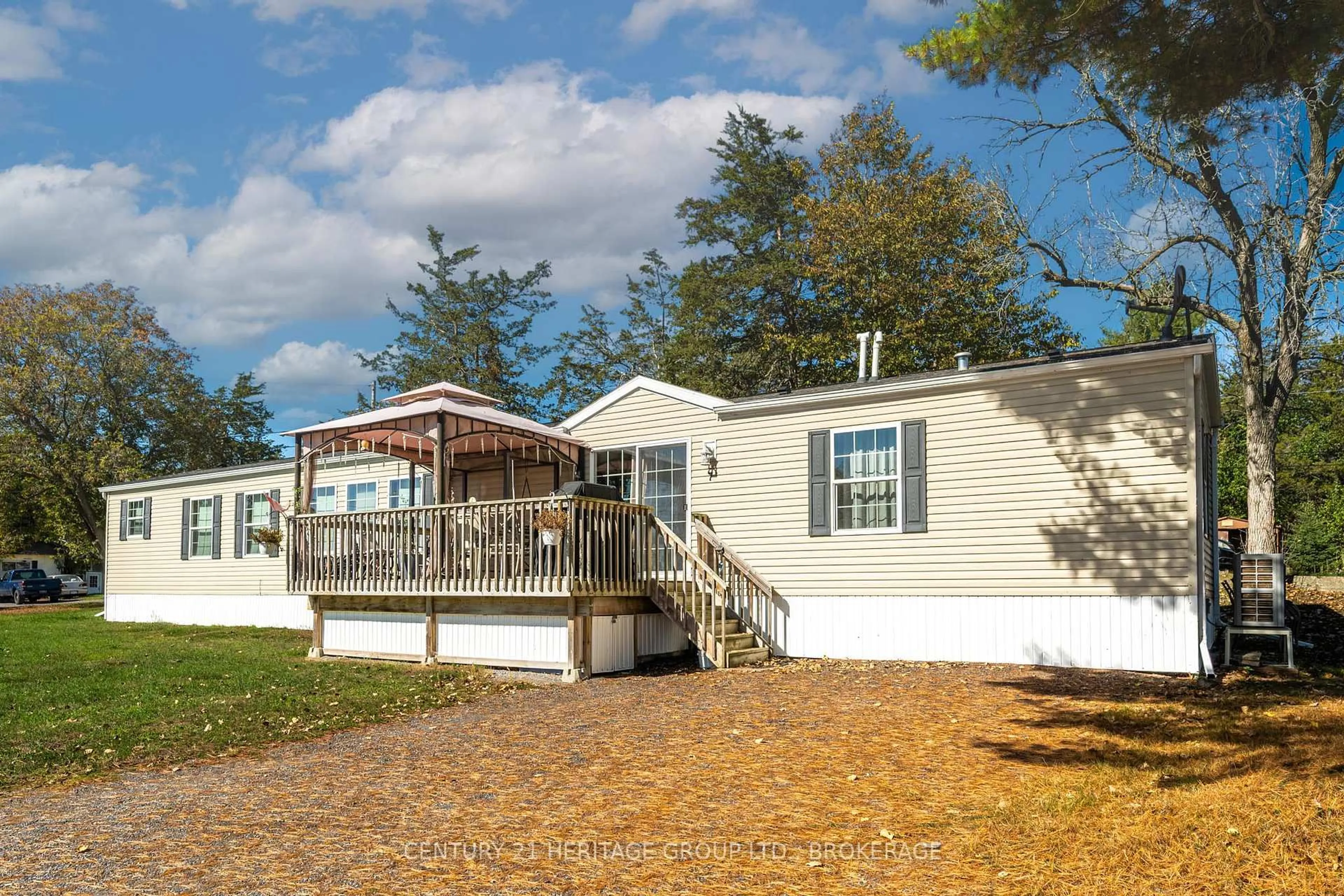 Home with vinyl exterior material, water/lake/river/ocean view for 5633 Bath Rd #7, Bath Ontario K0H 1G0