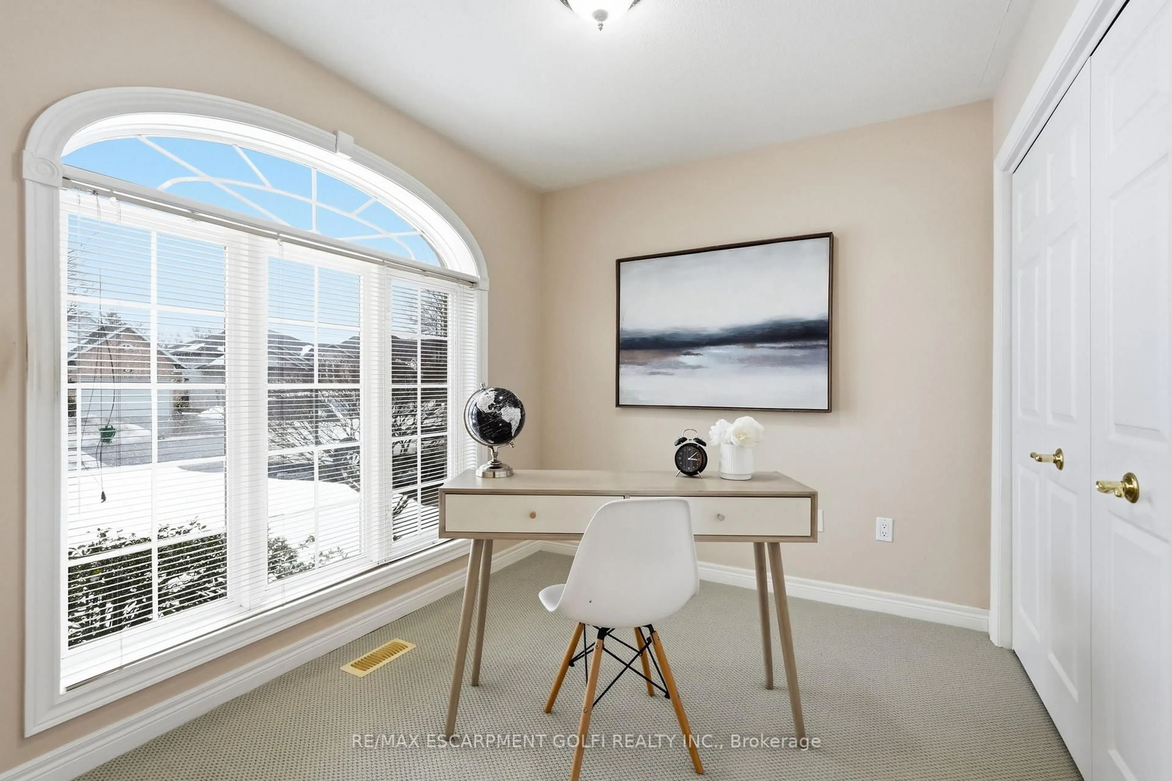 A pic of a room for 7844 Charnwood Ave, Niagara Falls Ontario L2H 3E2