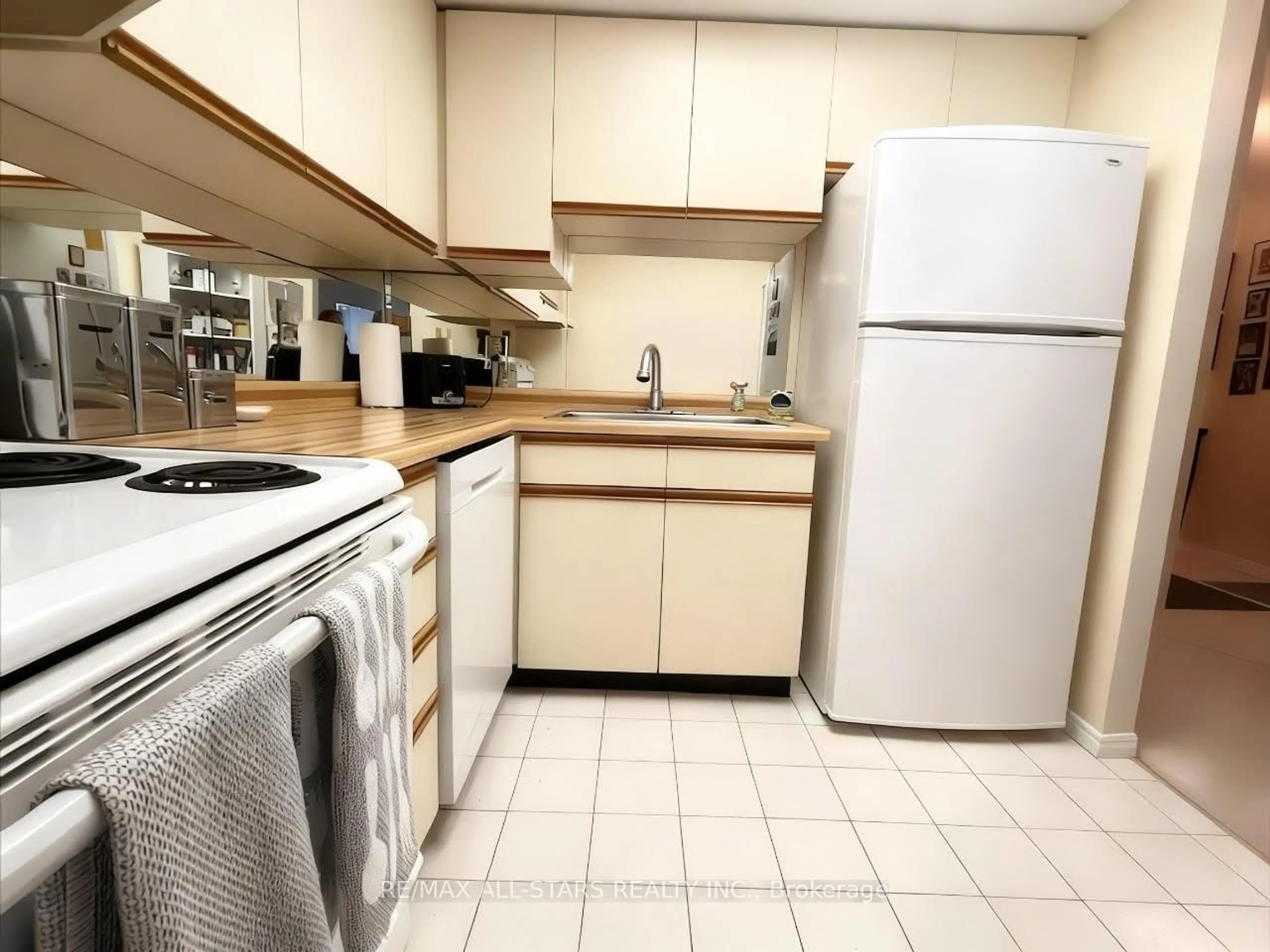 Standard kitchen, unknown for 2 Heritage Way #103, Kawartha Lakes Ontario K9V 5P5