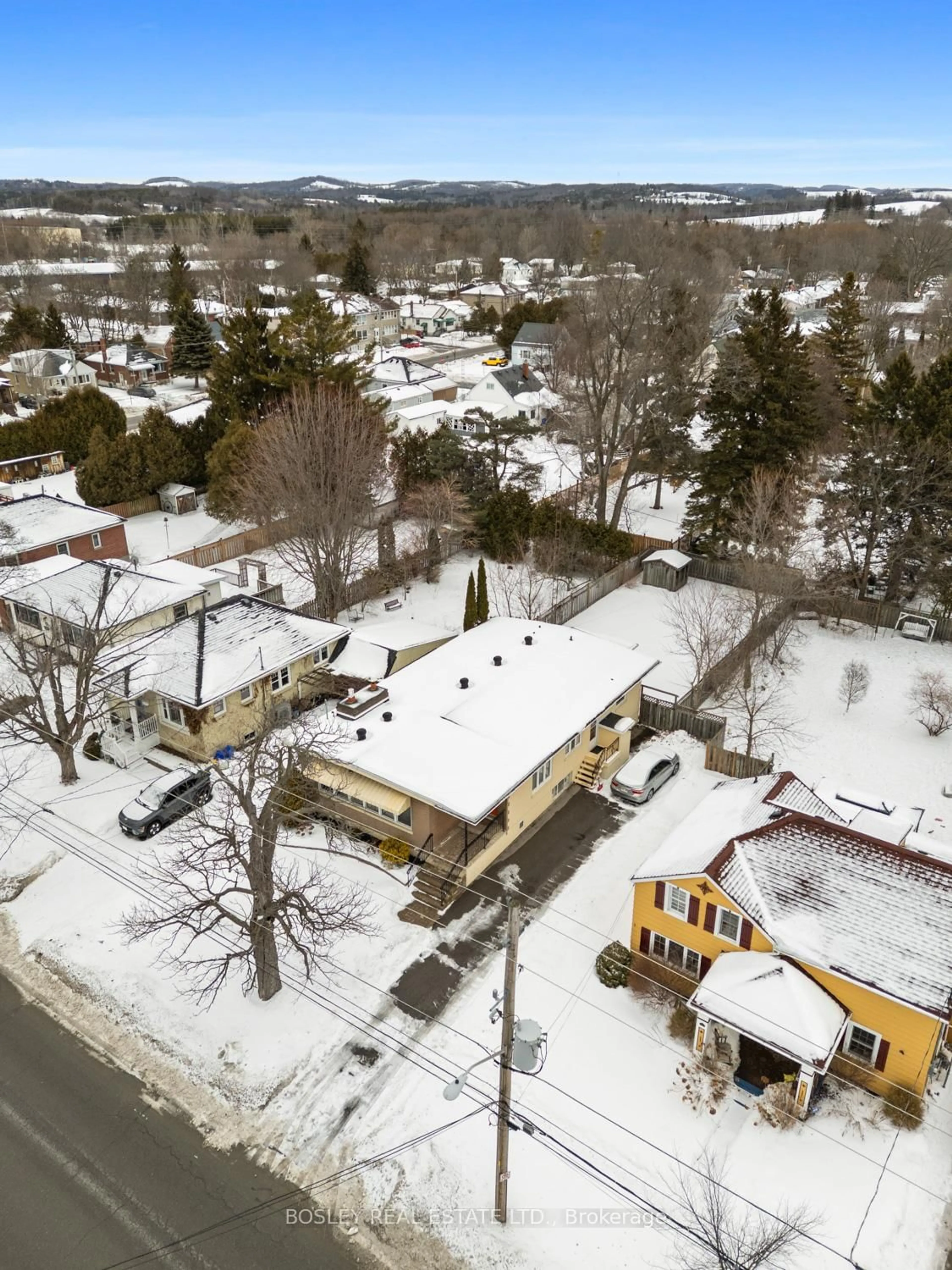 A pic from outside/outdoor area/front of a property/back of a property/a pic from drone, unknown for 380 D'Arcy St, Cobourg Ontario K9A 4A5