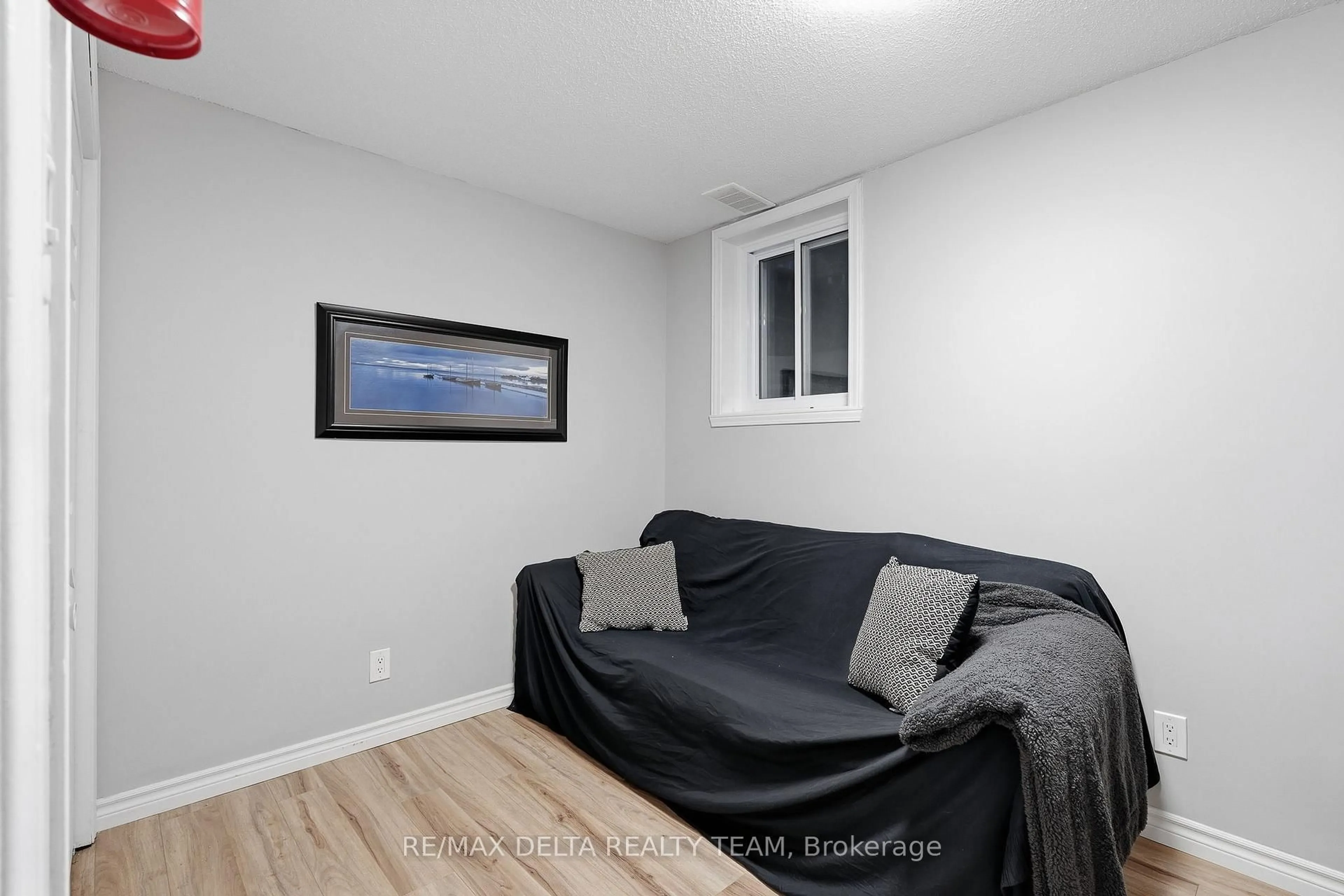 A pic of a room for 198 Provender Ave, Ottawa Ontario K1K 4N7