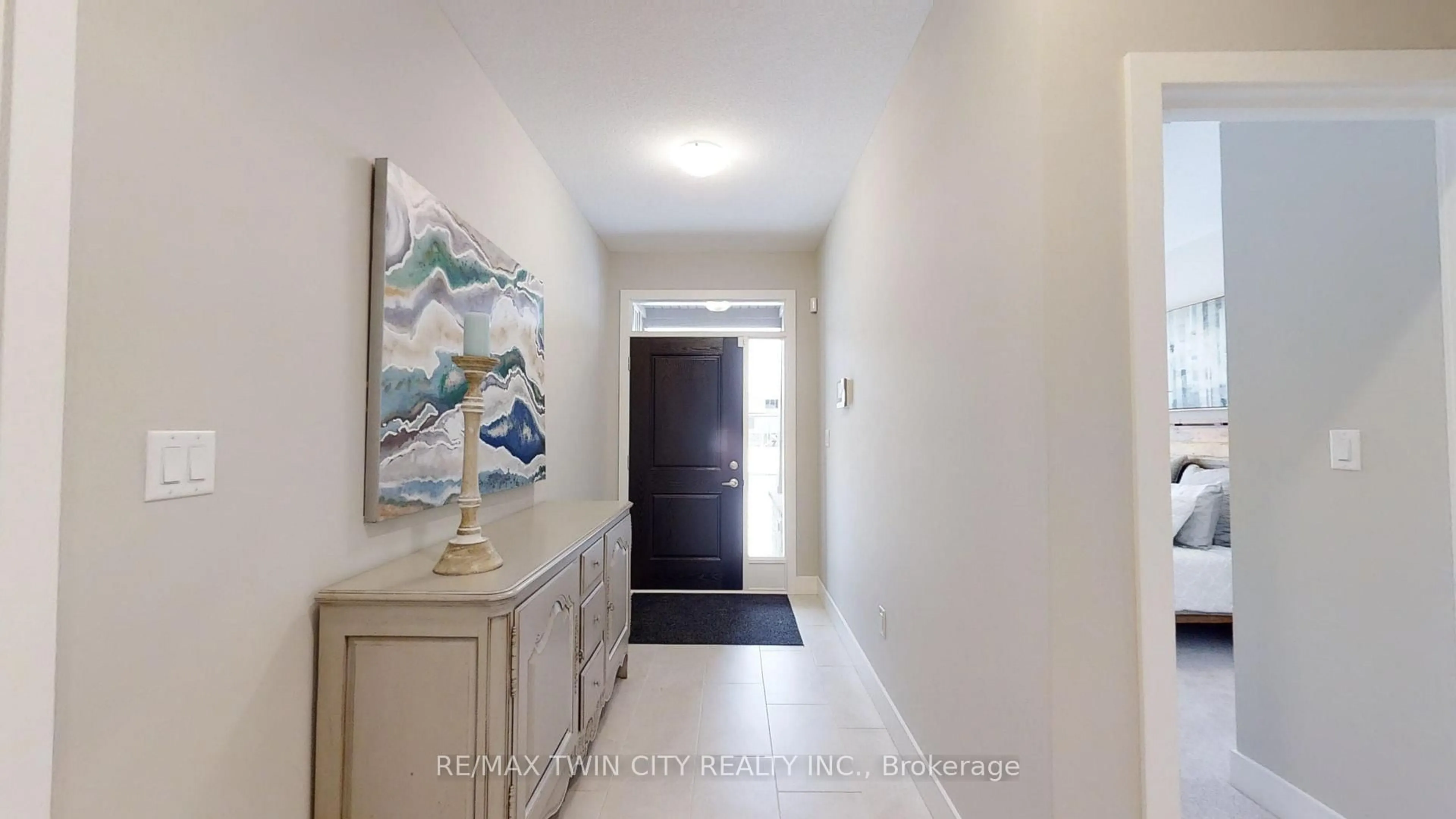 Indoor entryway for 668 Chelton Rd, London South Ontario N6M 0A1