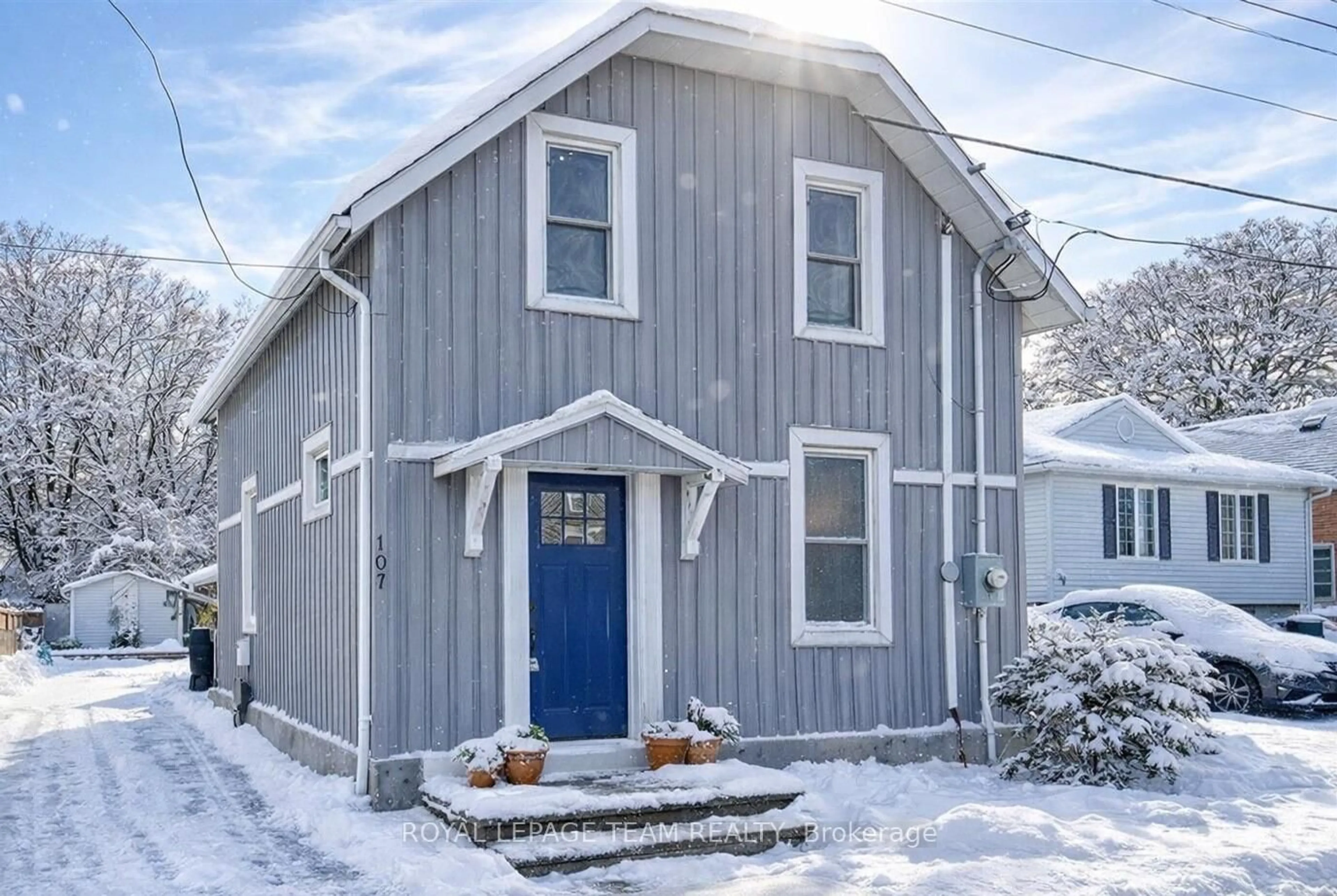 Home with vinyl exterior material, street for 107 Queen St, Renfrew Ontario K7V 2A4