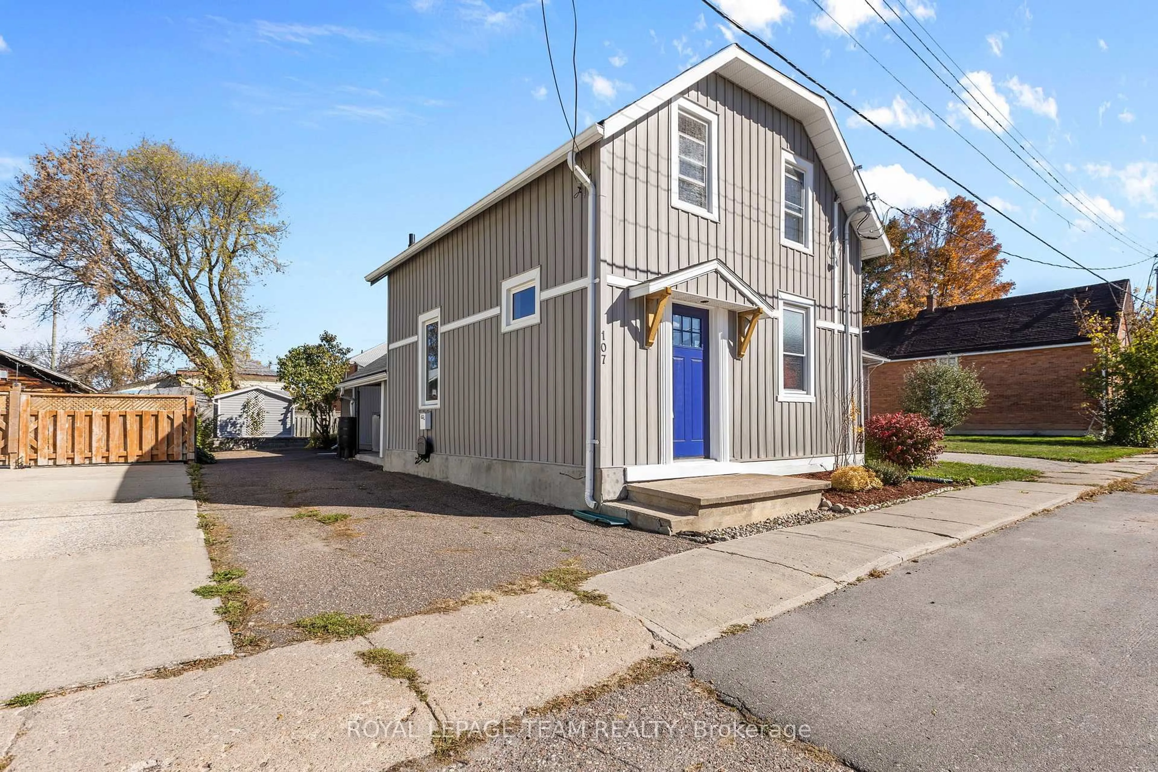 A pic from outside/outdoor area/front of a property/back of a property/a pic from drone, street for 107 Queen St, Renfrew Ontario K7V 2A4