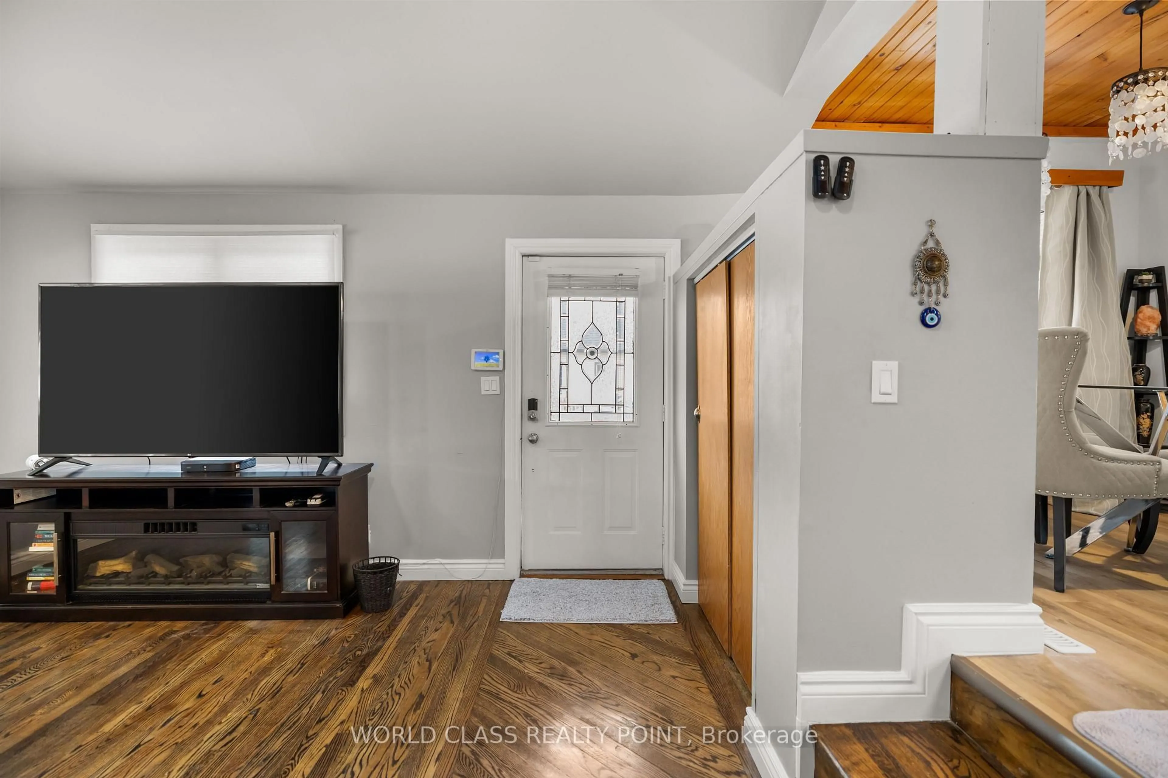 Indoor entryway for 1193 Aubin Rd, Windsor Ontario N8Y 4E2