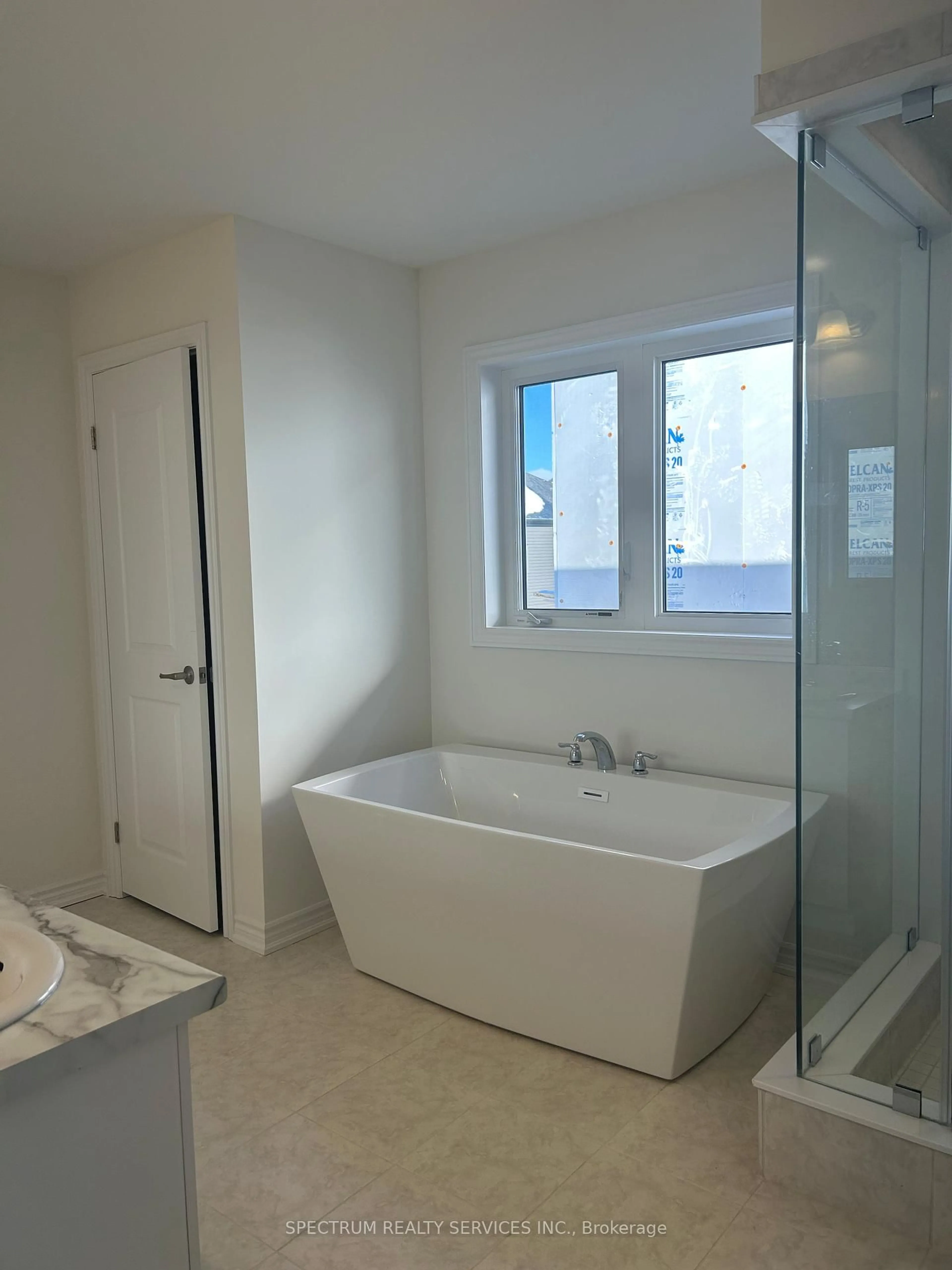 Contemporary bathroom, ceramic/tile floor for 63 Waldron St, Brantford Ontario N3V 0C3