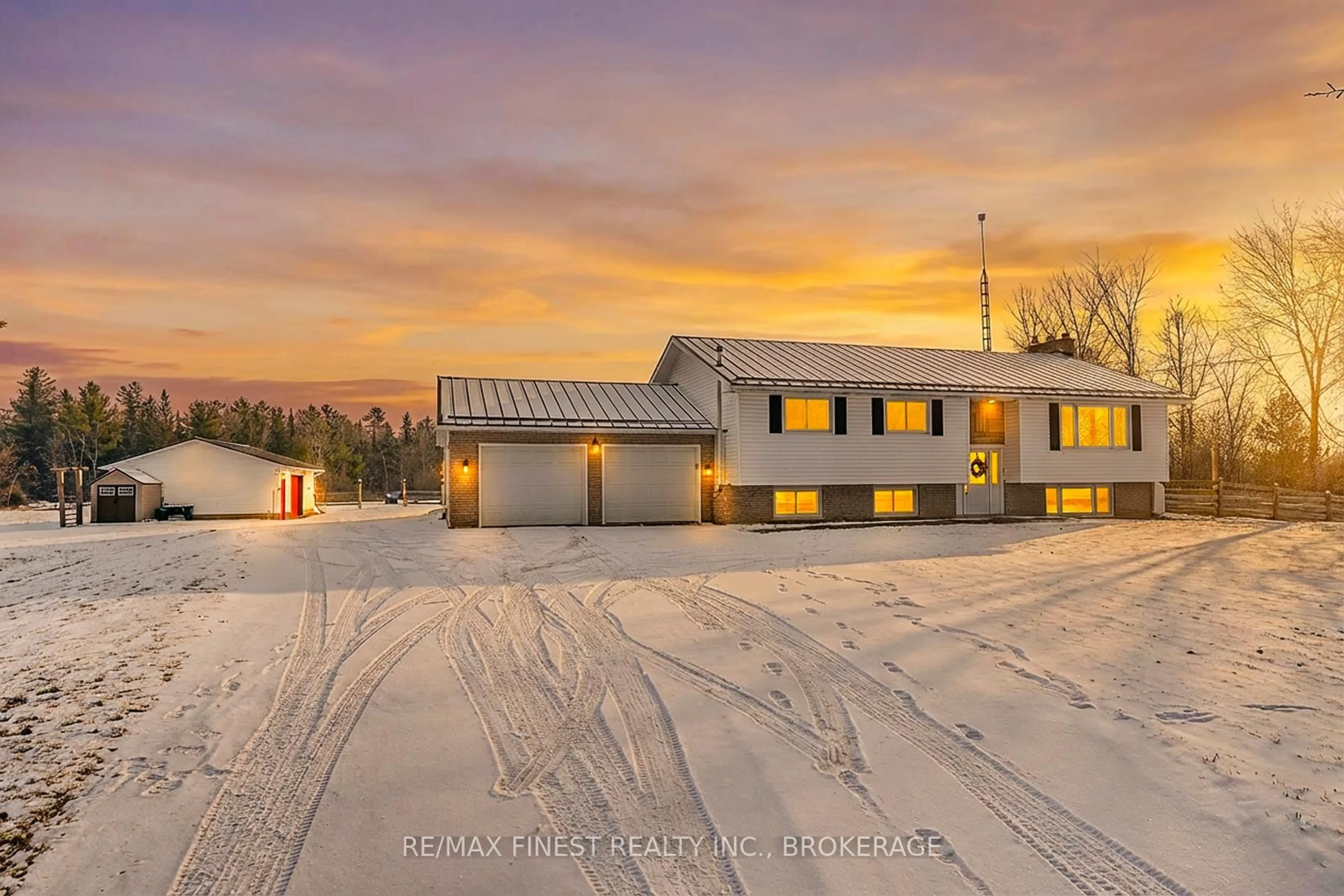 A pic from outside/outdoor area/front of a property/back of a property/a pic from drone, building for 2060 Westbrook Rd, Kingston Ontario K7P 2Y7