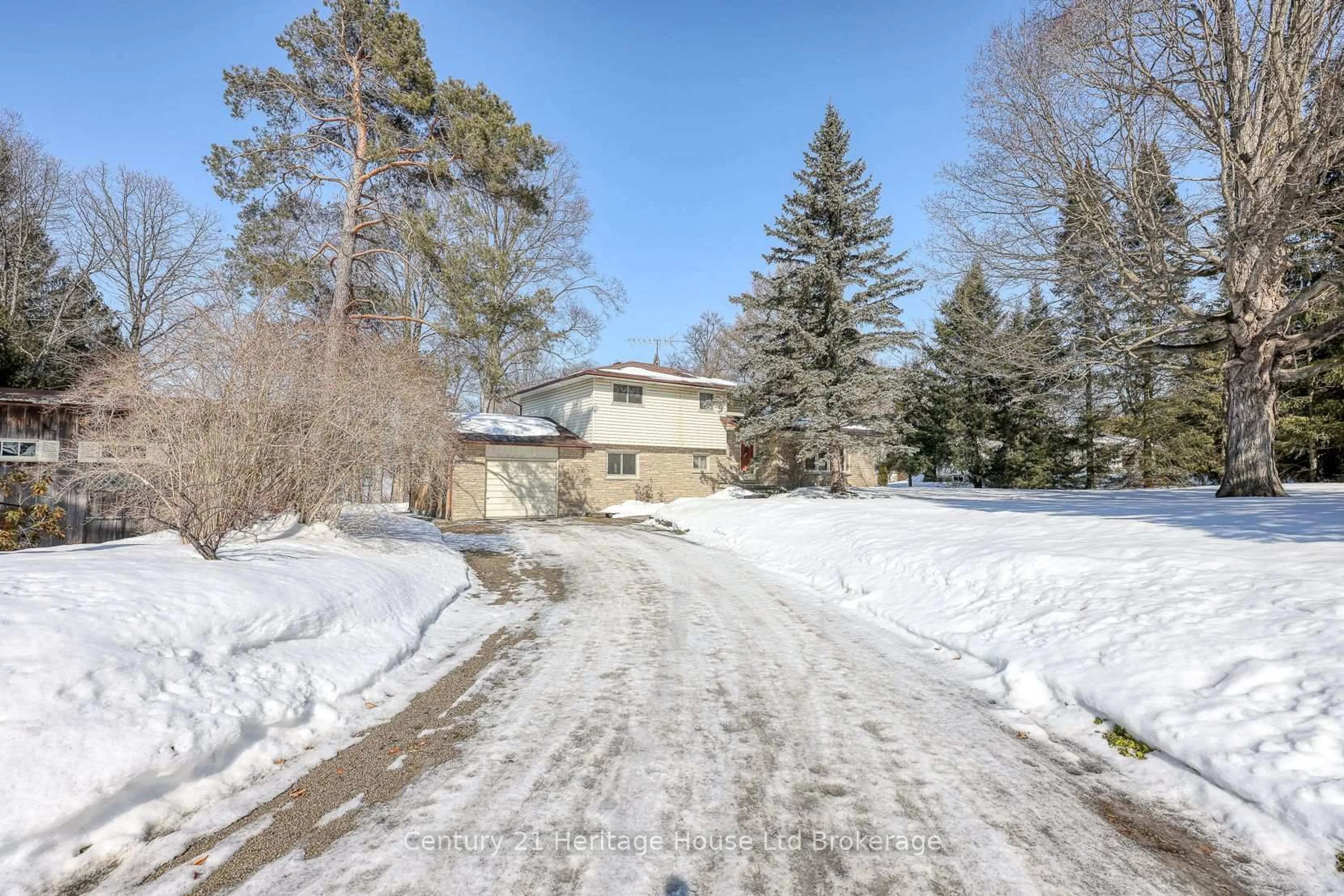 A pic from outside/outdoor area/front of a property/back of a property/a pic from drone, street for 806019 OXFORD RD 29 Rd, Blandford-Blenheim Ontario N0J 1M0
