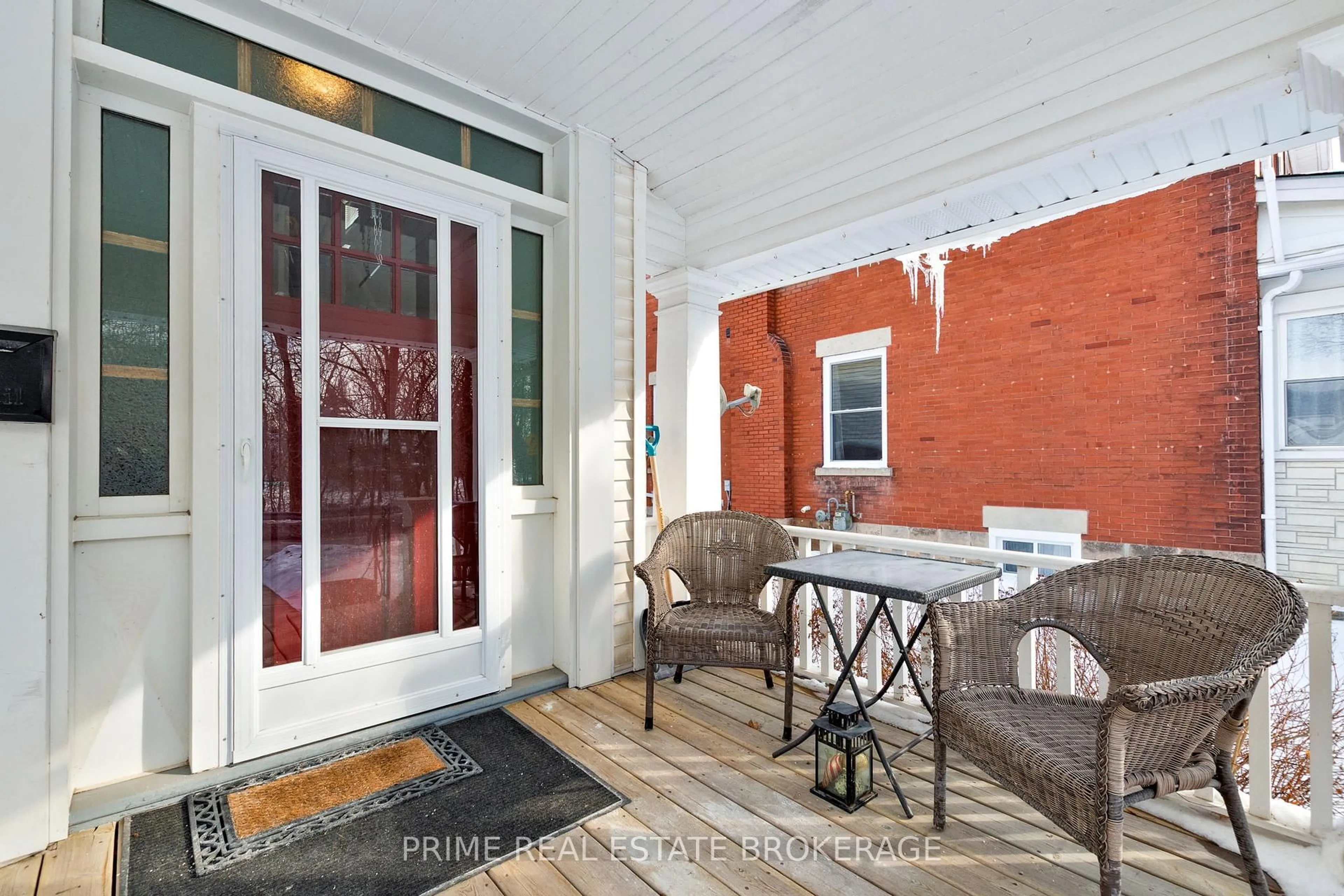 Patio, street for 95 Elgin St, St. Thomas Ontario N5R 3M5