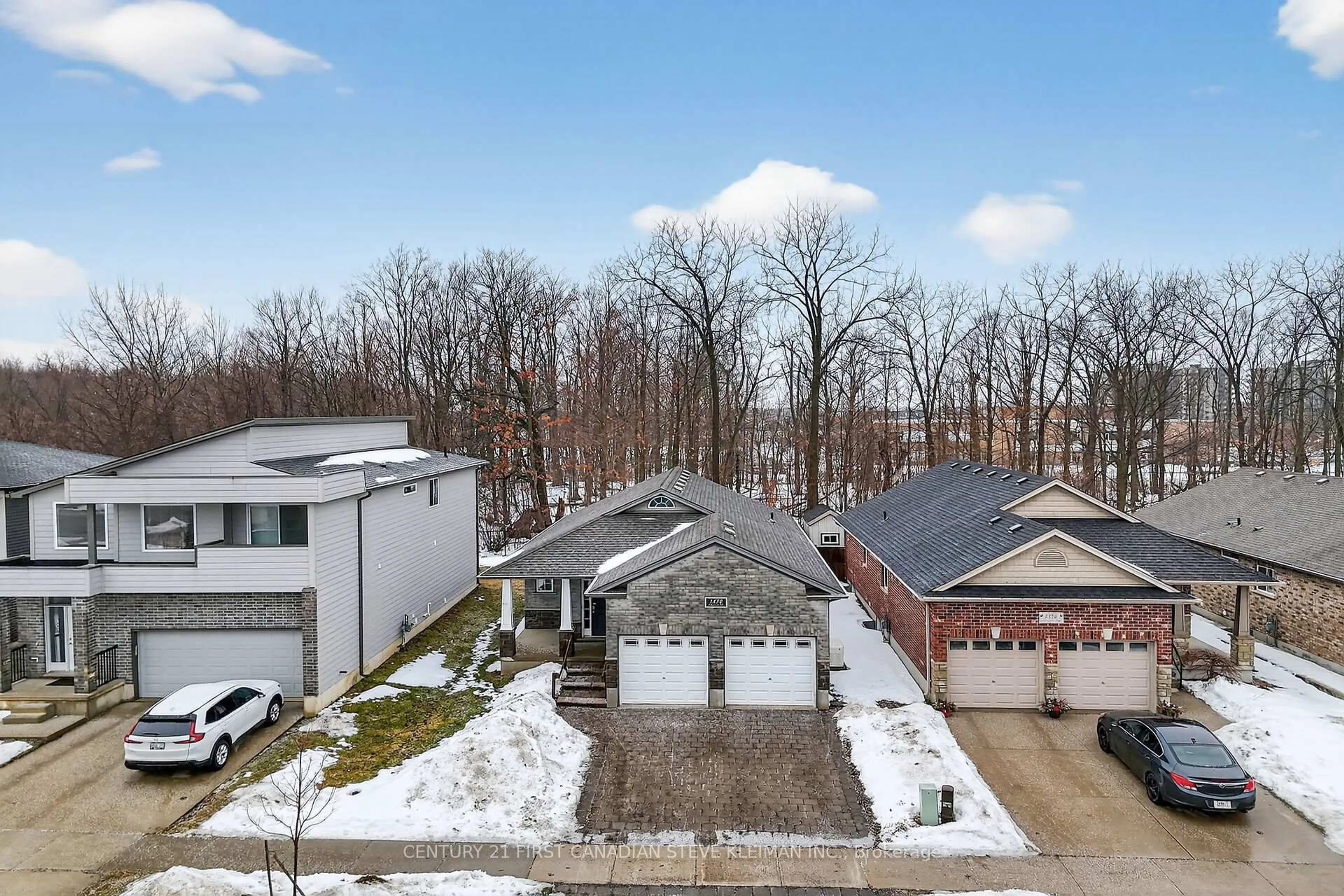 A pic from outside/outdoor area/front of a property/back of a property/a pic from drone, unknown for 1450 Lawson Rd, London North Ontario N6G 0E2