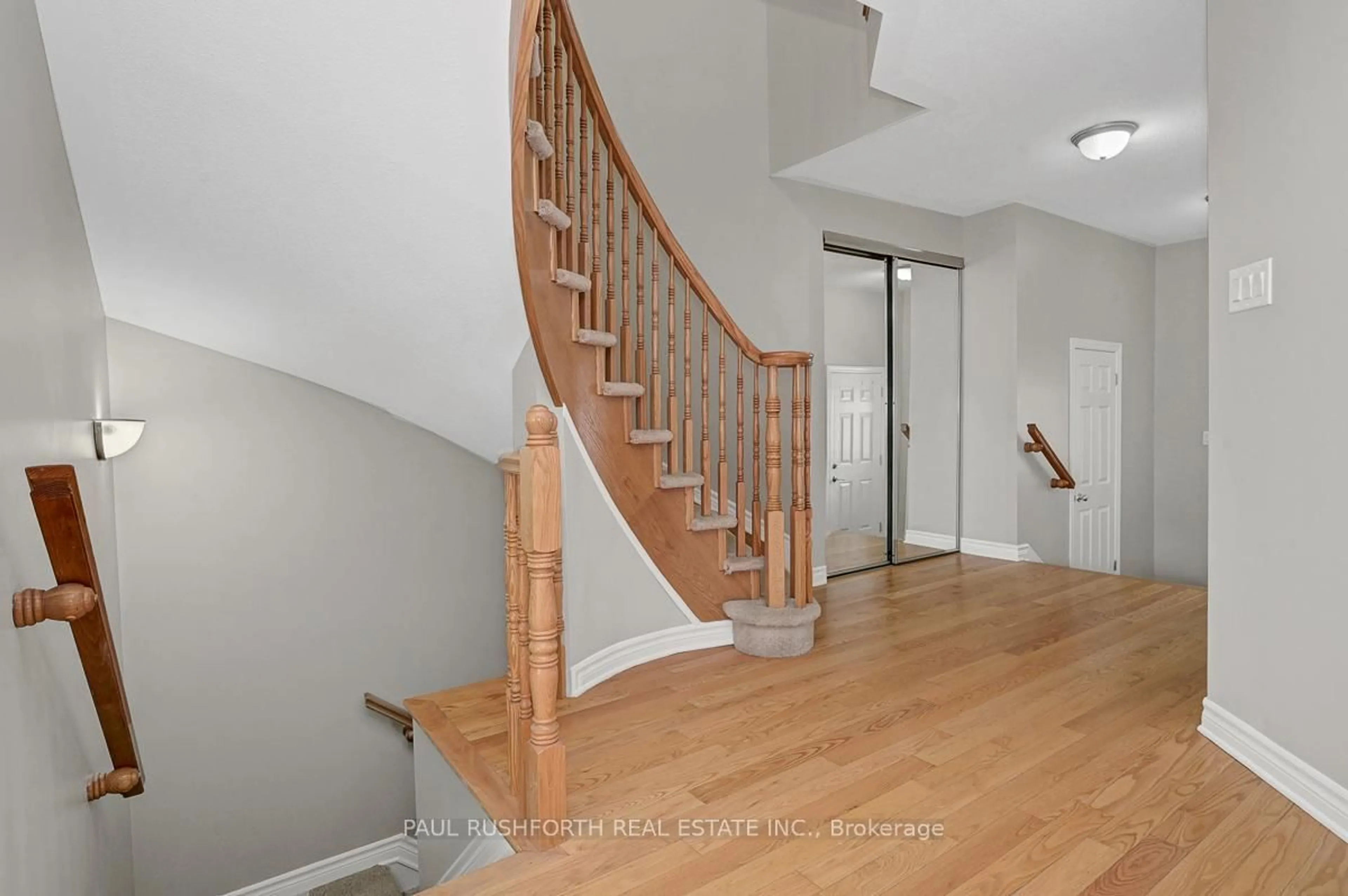 Stairs for 419 Galatina Way, Ottawa Ontario K2K 0E7