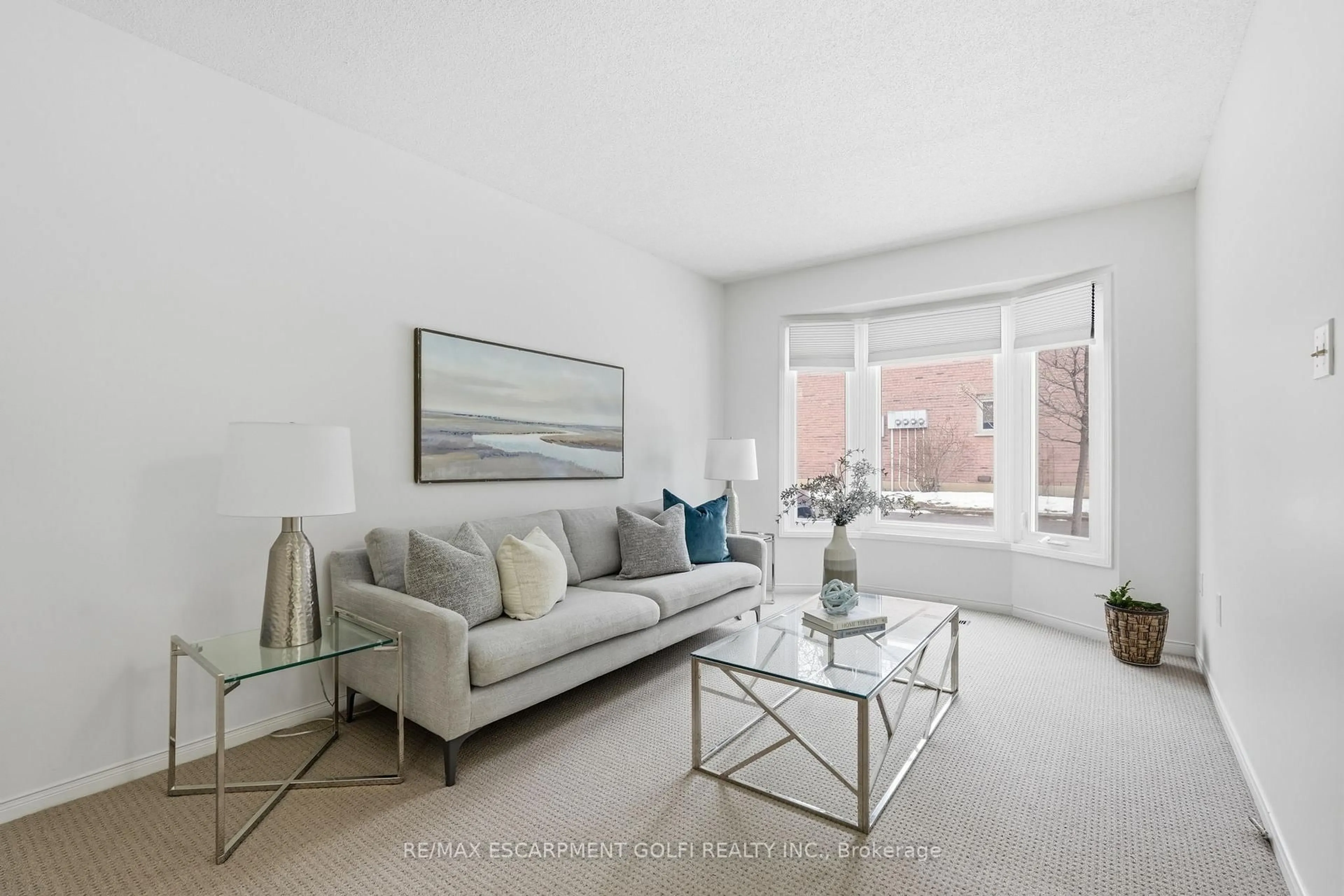 Living room with furniture, unknown for 644 Upper Paradise Rd #20, Hamilton Ontario L9C 7K8