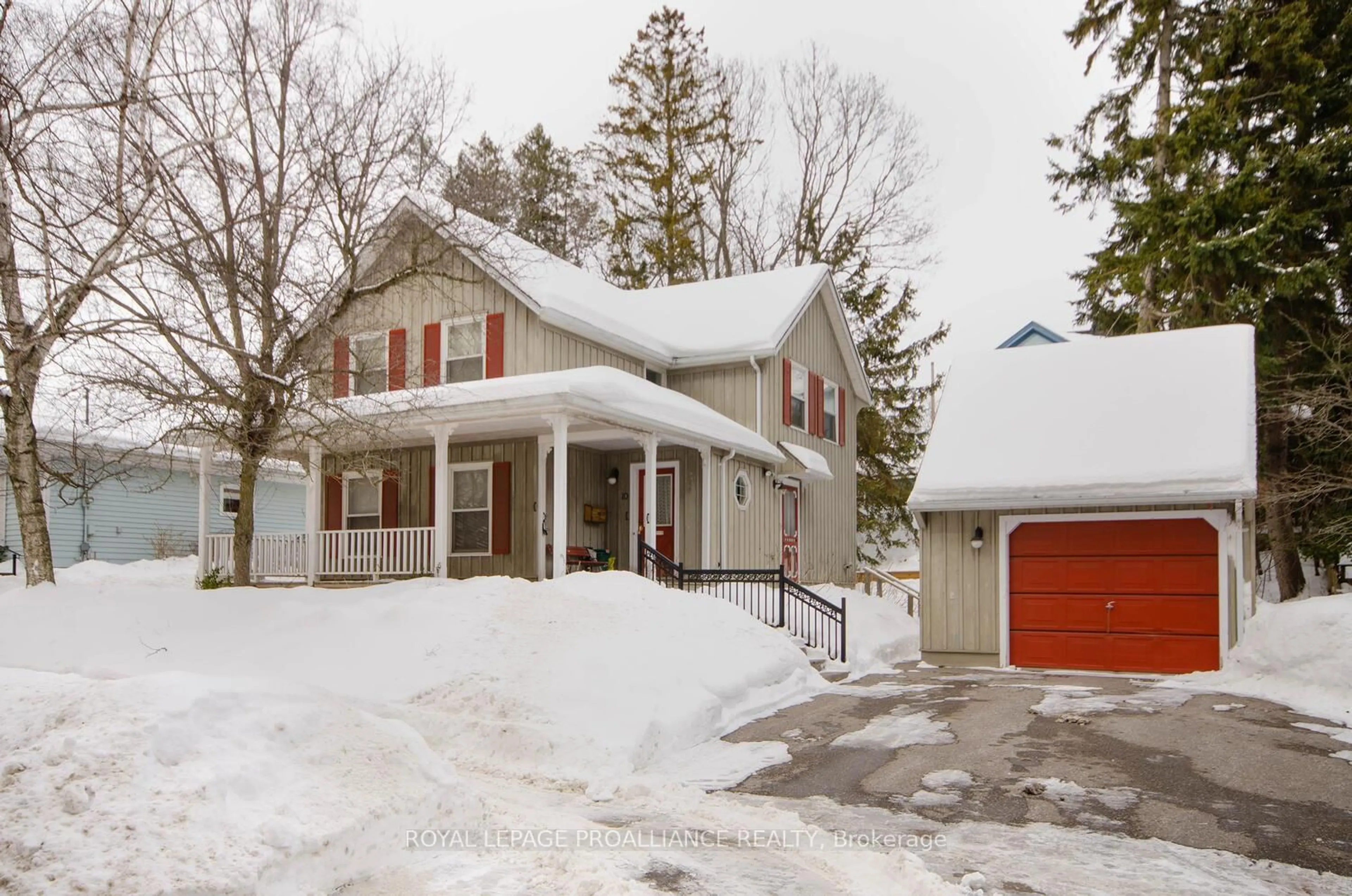 A pic from outside/outdoor area/front of a property/back of a property/a pic from drone, street for 10 Gifford St, Port Hope Ontario L1A 3Z1