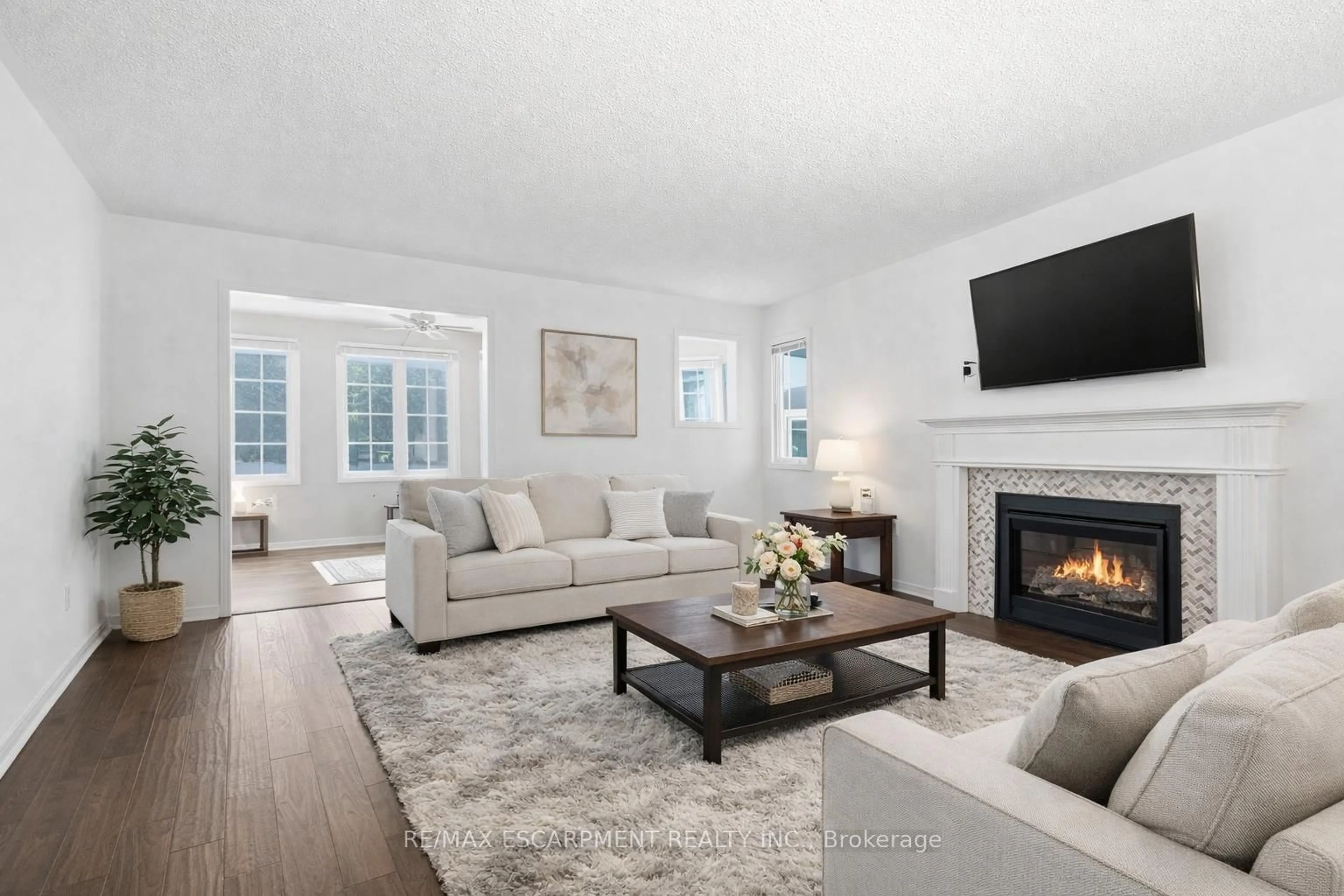 Living room with furniture, unknown for 360 Silverbirch Blvd, Hamilton Ontario L0R 1W0