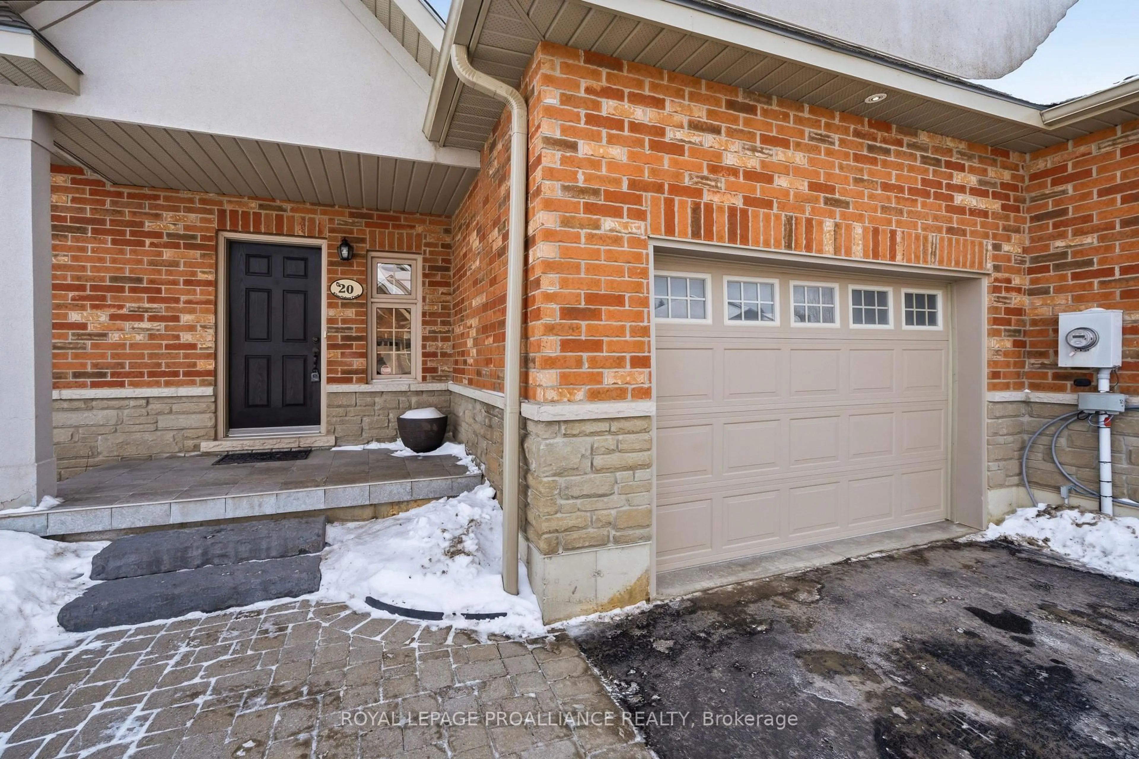 Indoor entryway for 20 Pulla St, Trenton Ontario K8V 5P7