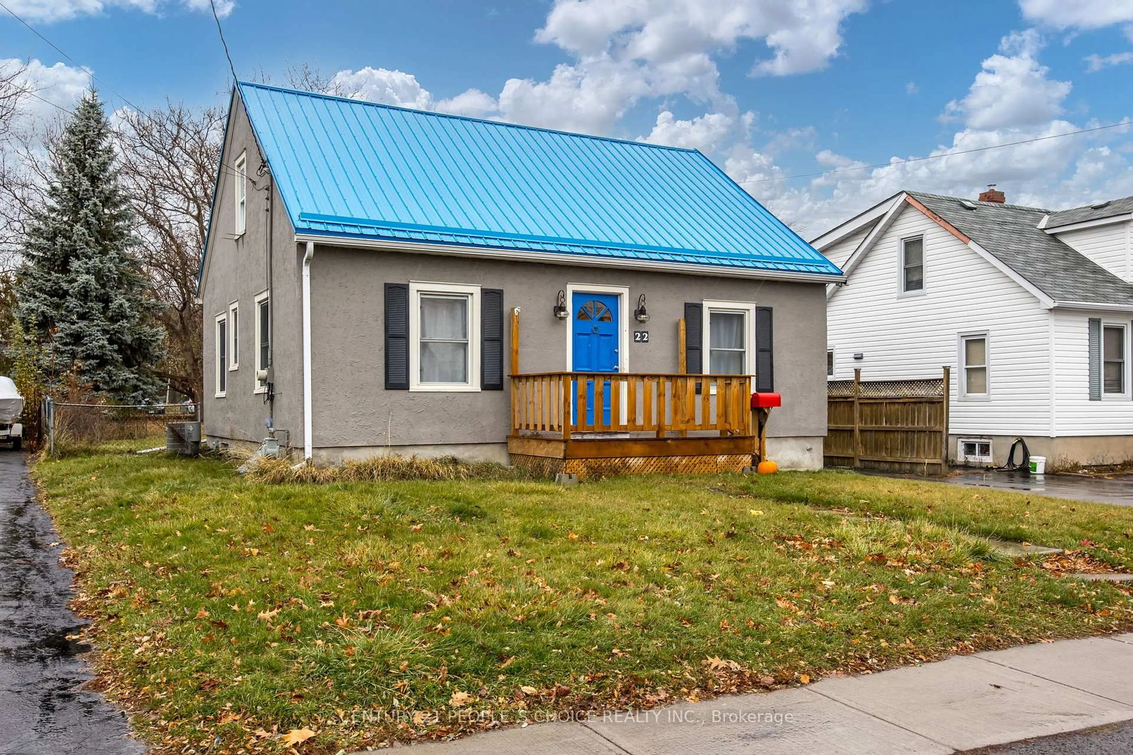 Home with vinyl exterior material, street for 22 Parker St, Belleville Ontario K8P 1C8