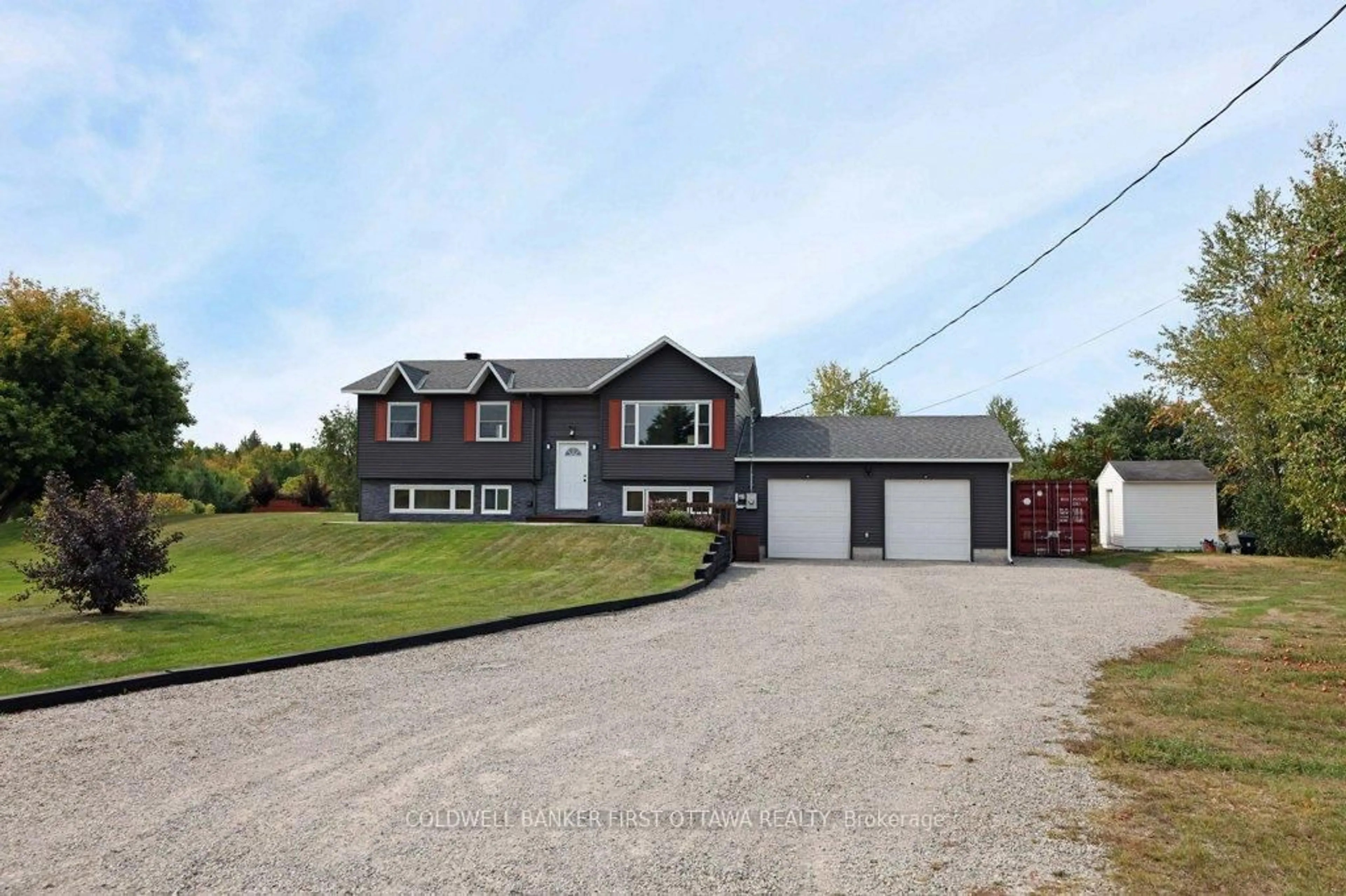 A pic from outside/outdoor area/front of a property/back of a property/a pic from drone, street for 1181 Holbrook Rd, Smiths Falls Ontario K7A 4S7