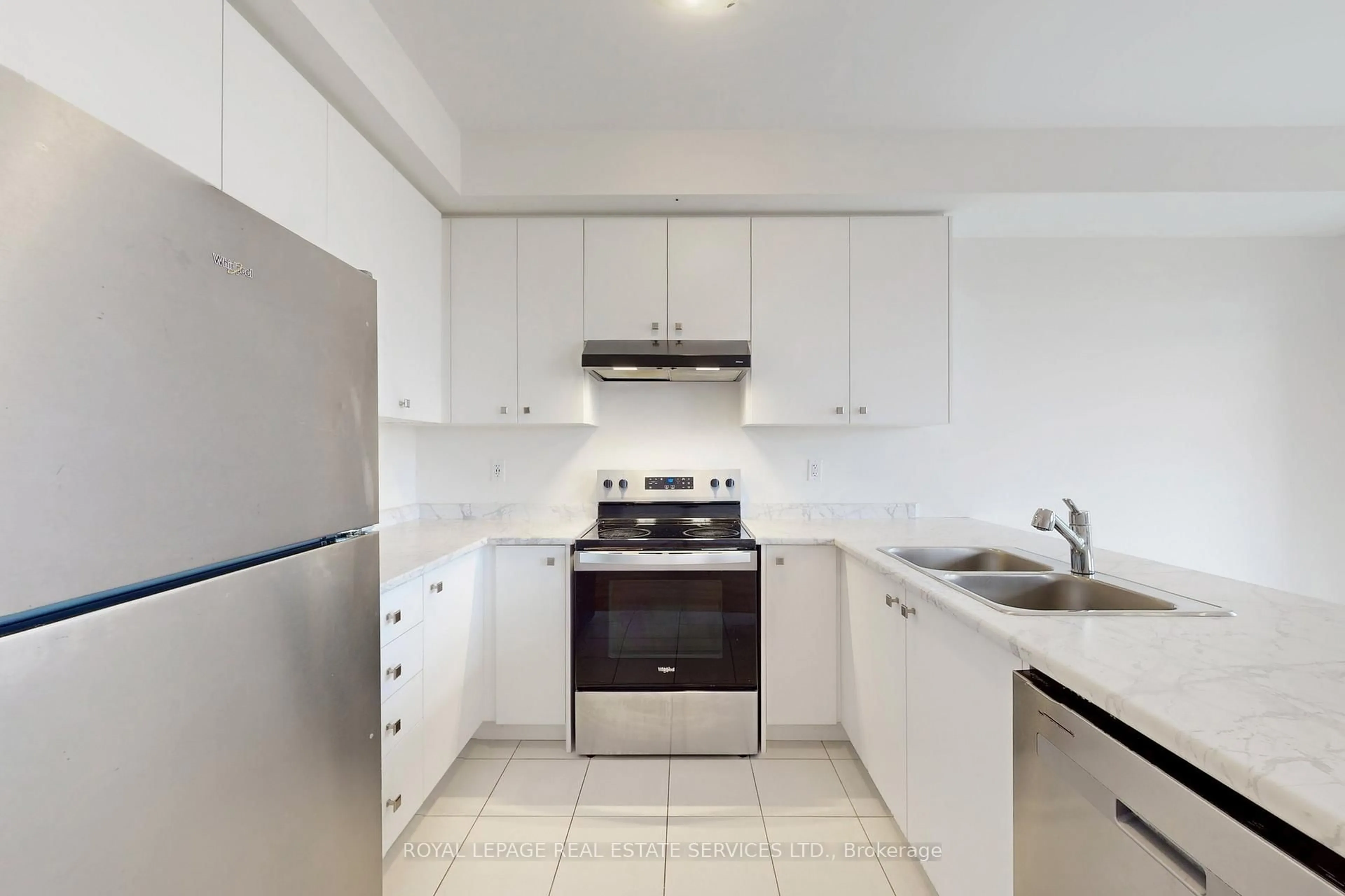 Standard kitchen, ceramic/tile floor for 161 Brighton Lane, Thorold Ontario L2V 0N7