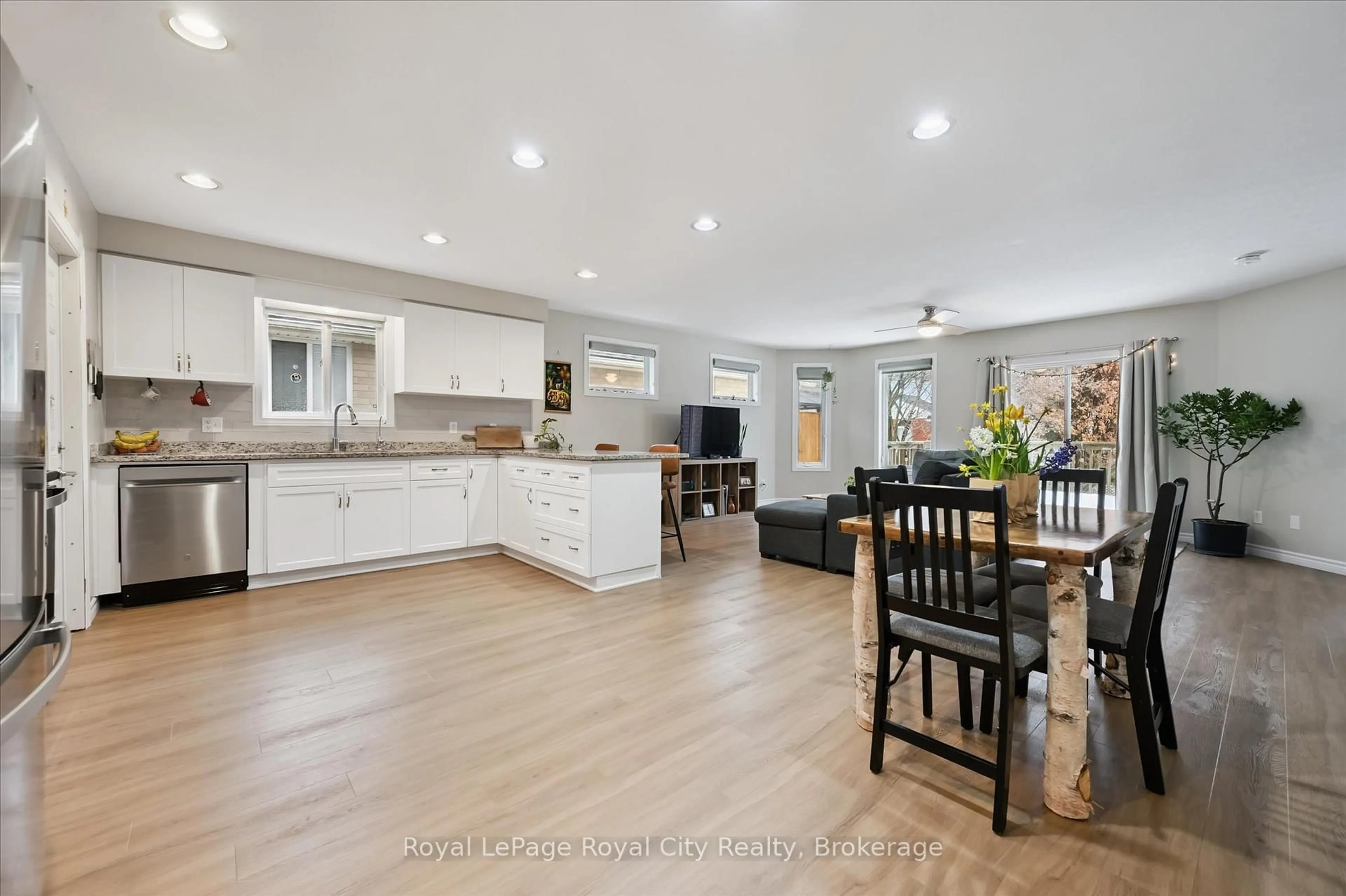 Open concept kitchen, wood/laminate floor for 45 Borland Dr, Guelph Ontario N1G 5B5
