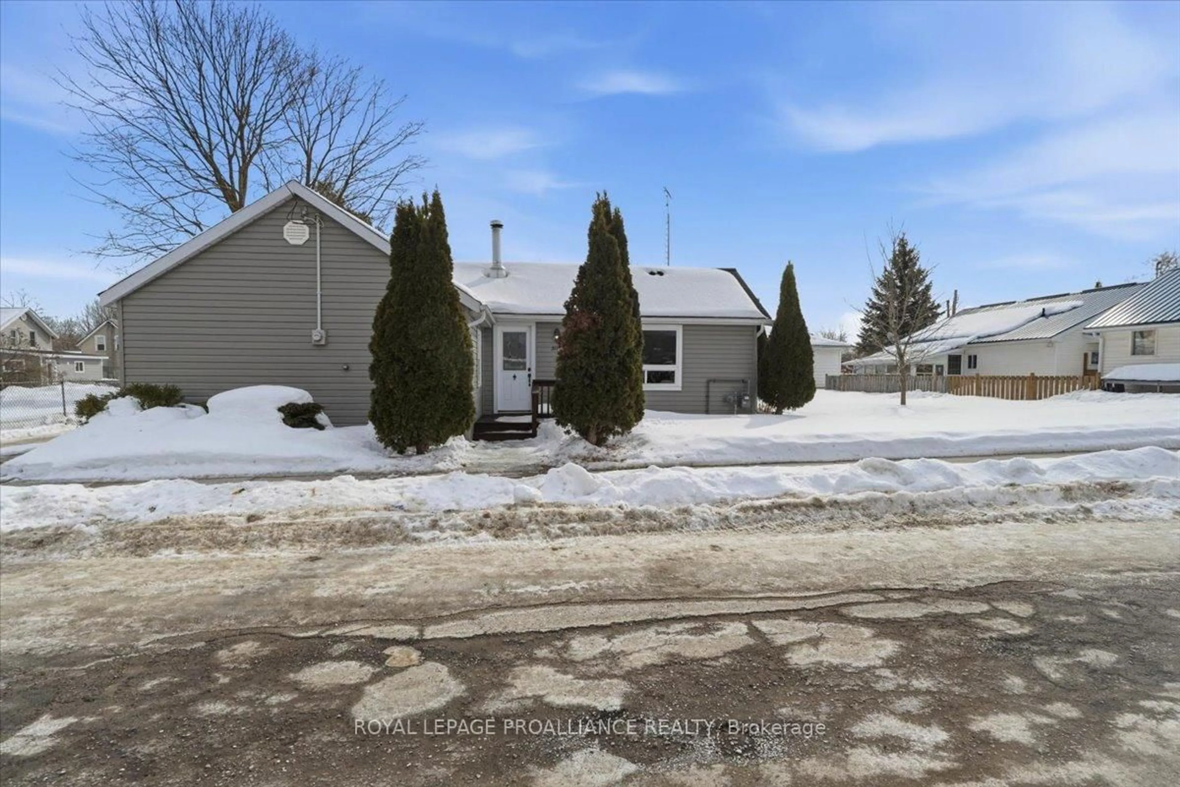 A pic from outside/outdoor area/front of a property/back of a property/a pic from drone, street for 311 Jamieson St, Tweed Ontario K0K 3J0