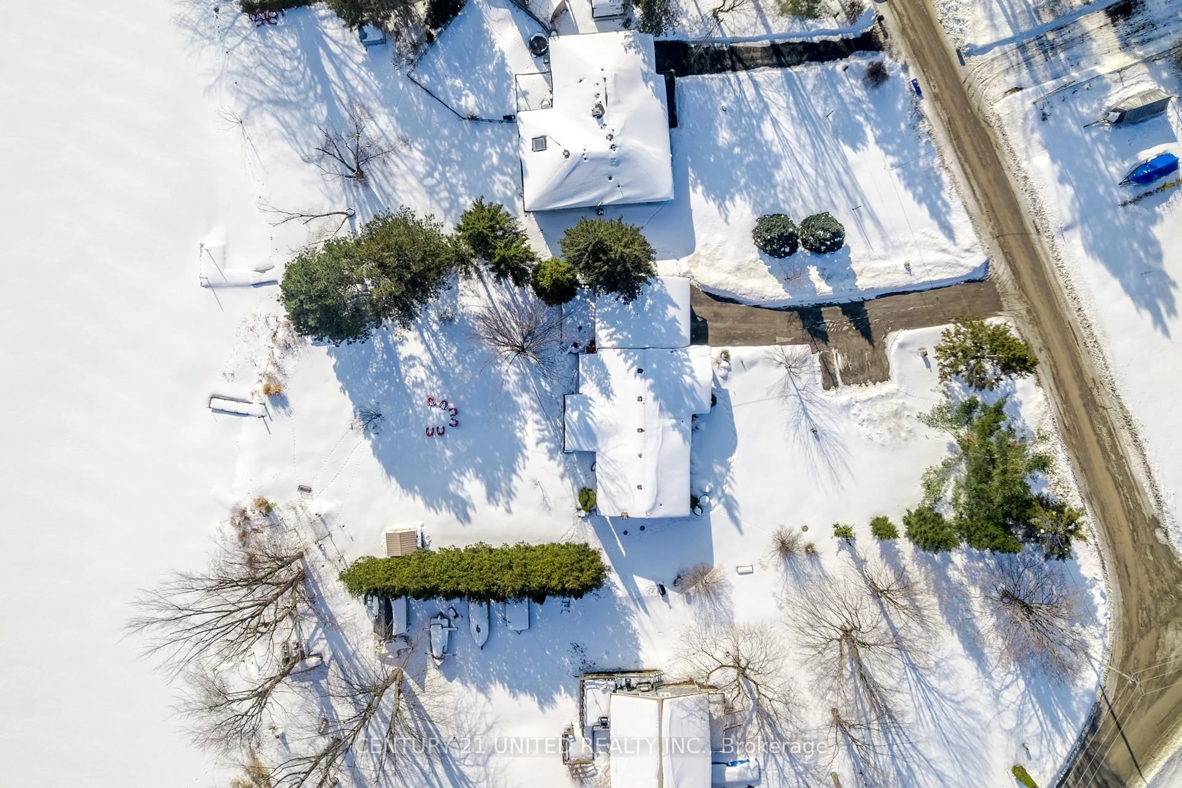 A pic from outside/outdoor area/front of a property/back of a property/a pic from drone, street for 1 Lakeshore Blvd, Selwyn Ontario K0L 1T0