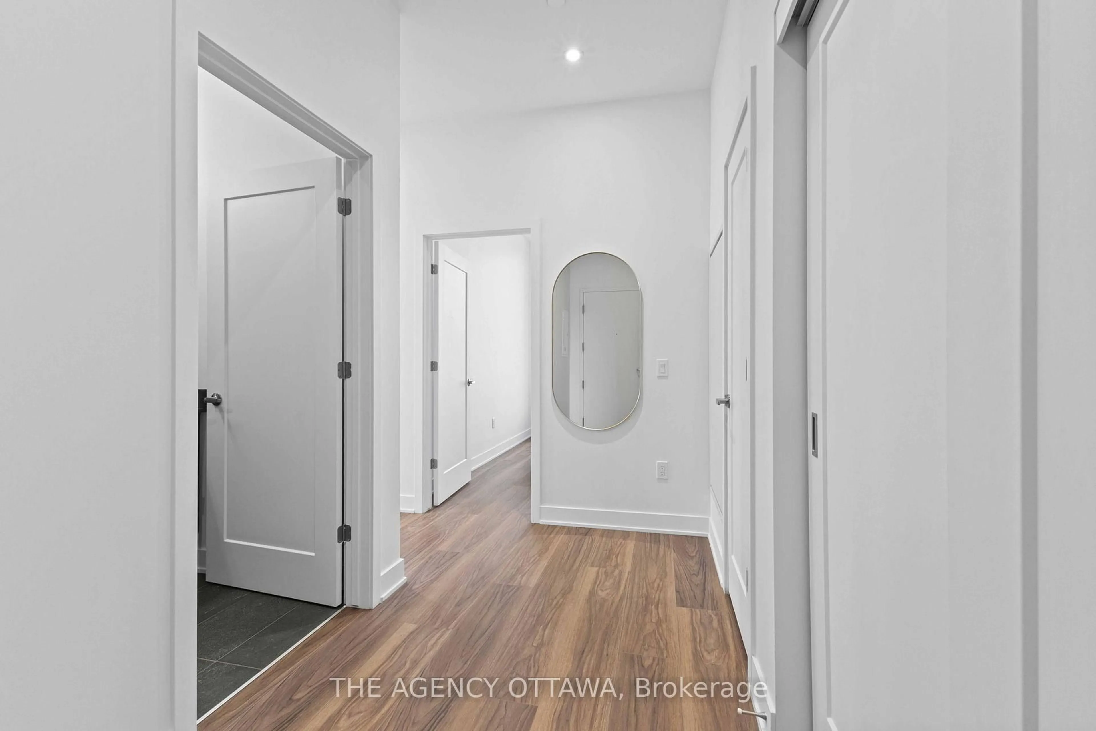 Indoor entryway for 3071 Riverside Dr #104, Ottawa Ontario K1V 9R2