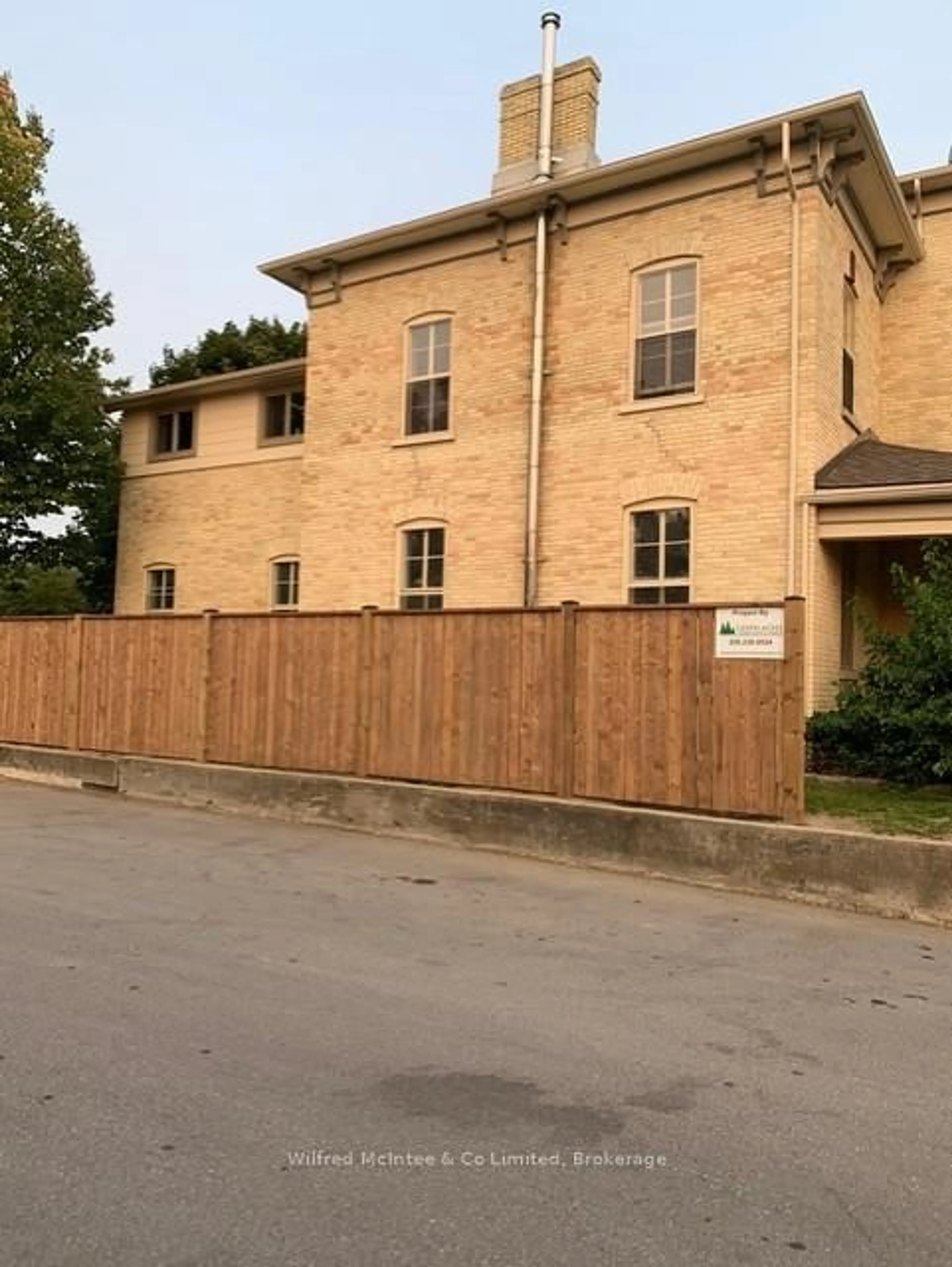 A pic from outside/outdoor area/front of a property/back of a property/a pic from drone, building for 433 Broadway St, Kincardine Ontario N2Z 2G5