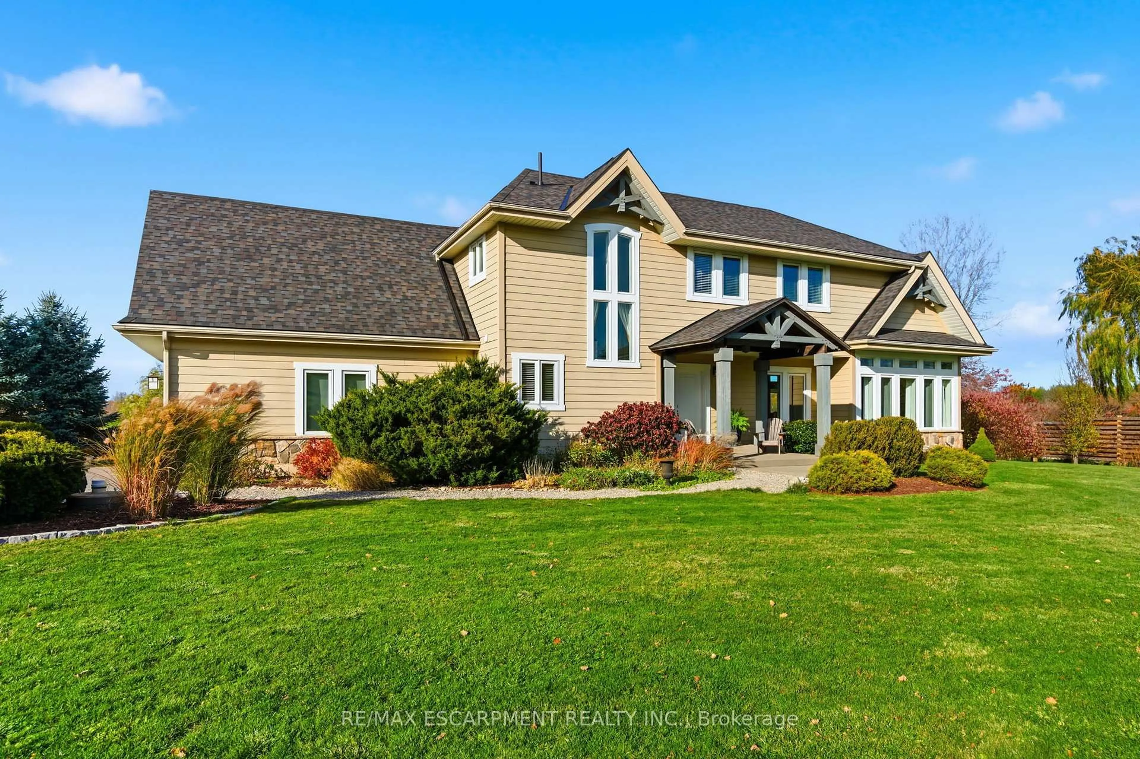 Home with vinyl exterior material, unknown for 250 Old Onondaga Rd, Brantford Ontario N3R 0C1