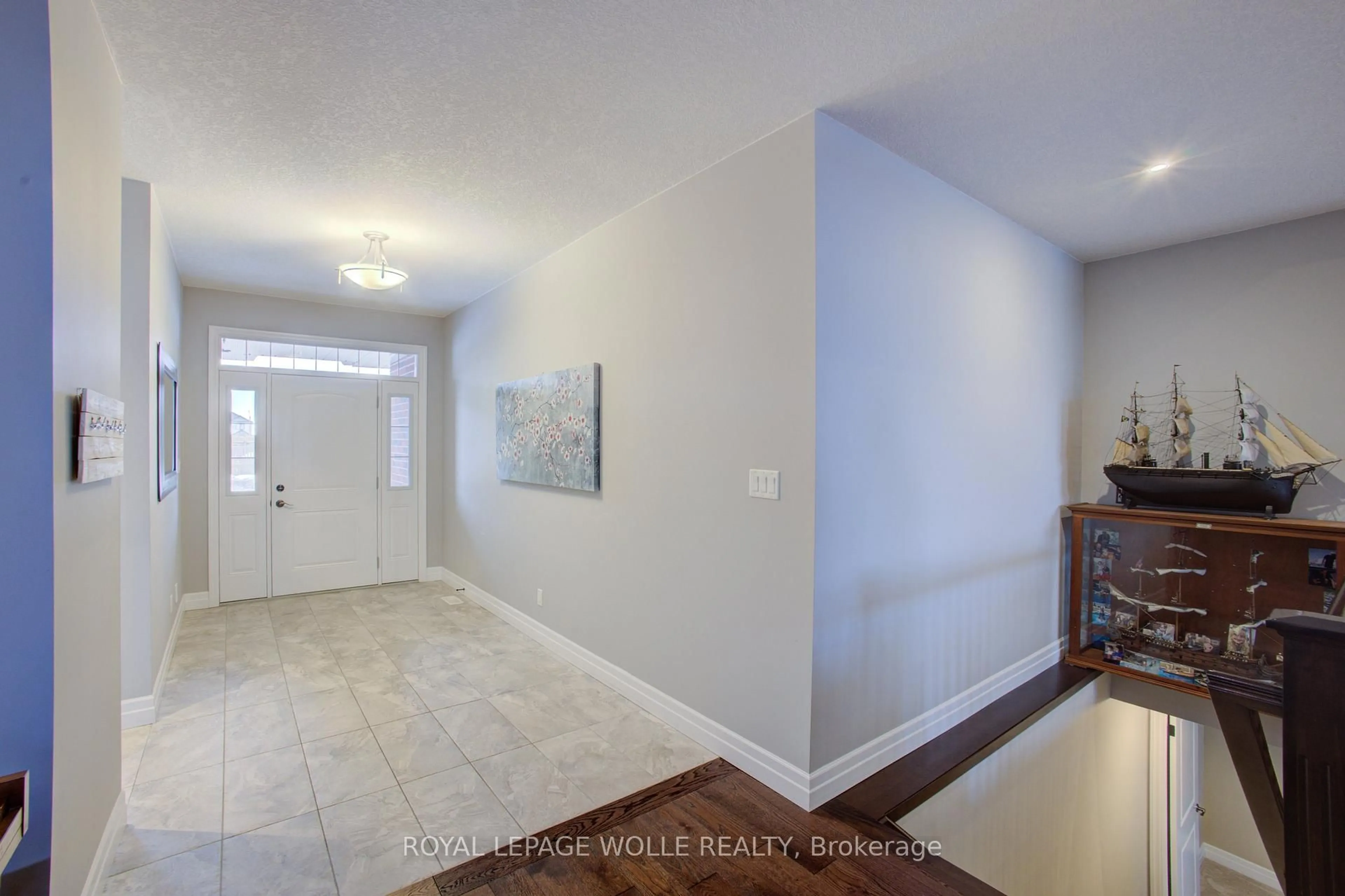 Indoor entryway for 5 Jack koehler Lane, Wellesley Ontario N0B 2T0