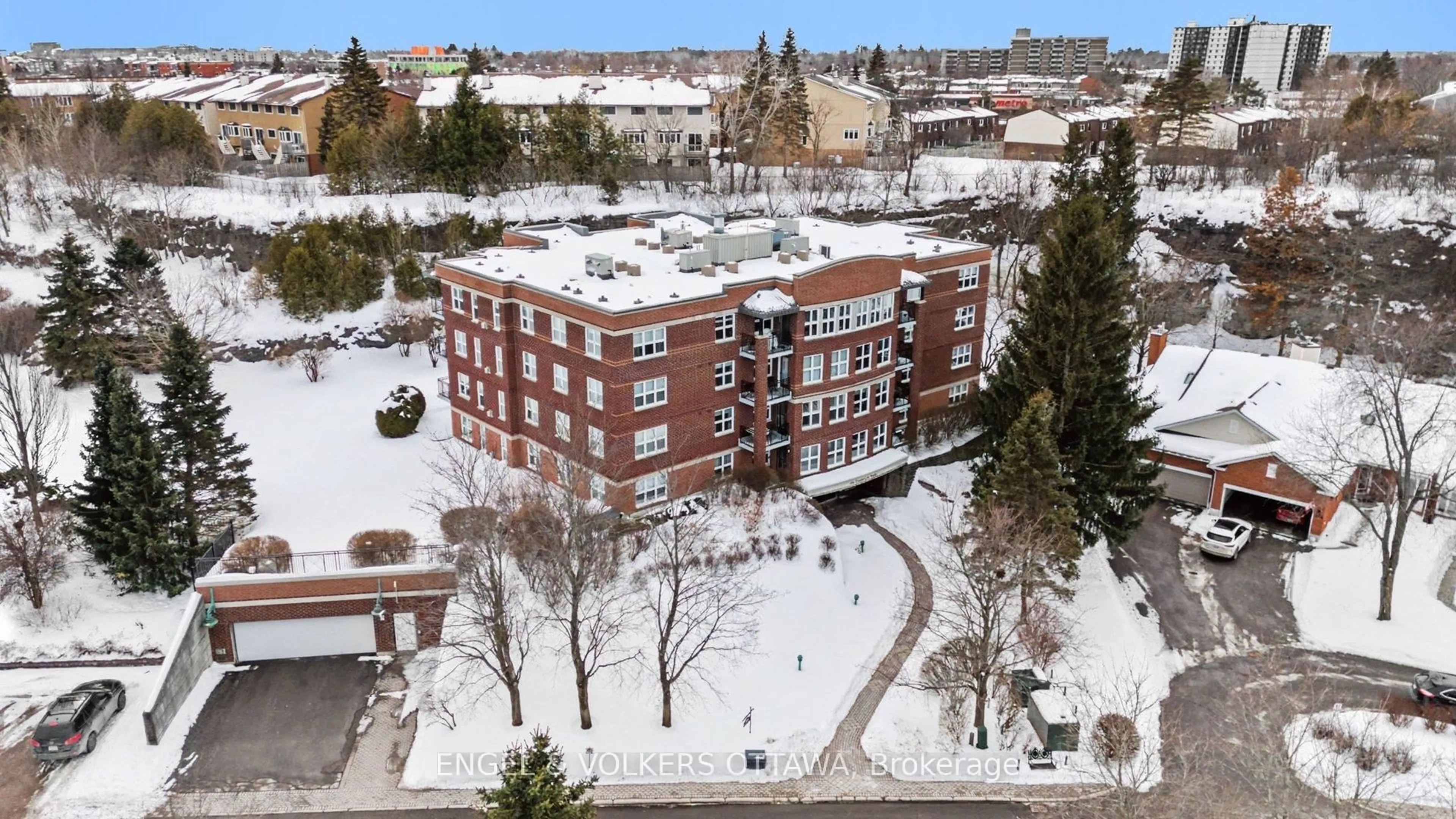 A pic from outside/outdoor area/front of a property/back of a property/a pic from drone, building for 120 Darlington Private #203, Ottawa Ontario K1V 0X5