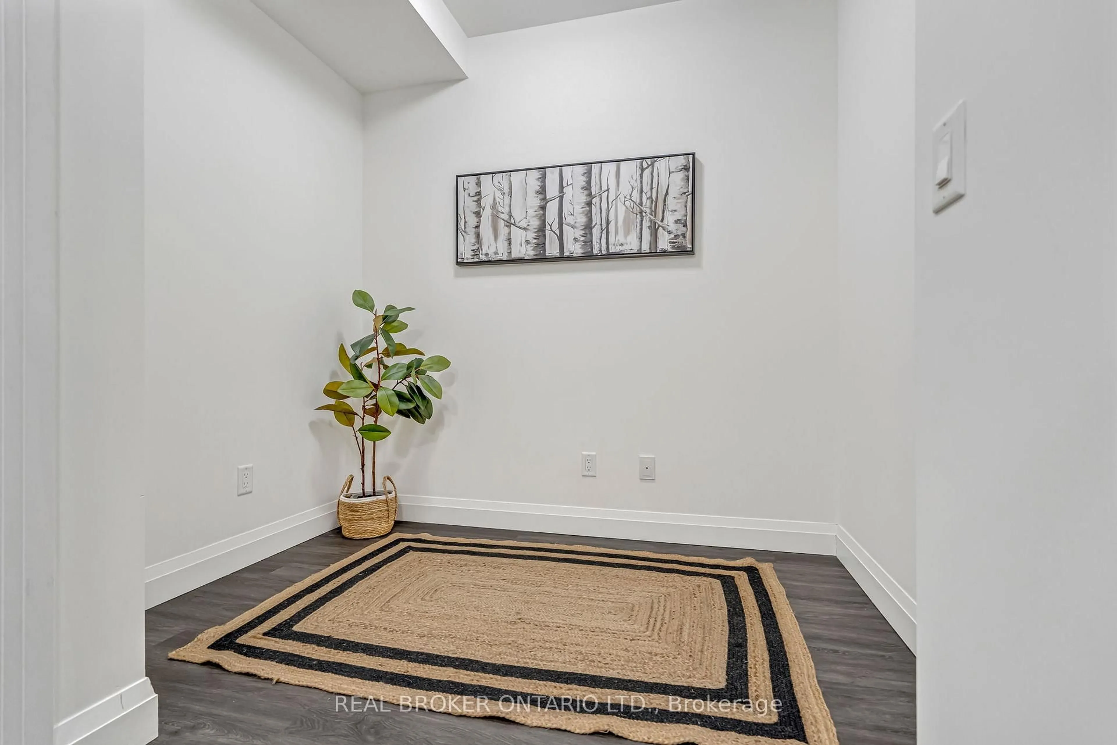 Indoor entryway for 30 Hamilton St #302, Hamilton Ontario L8B 1V8