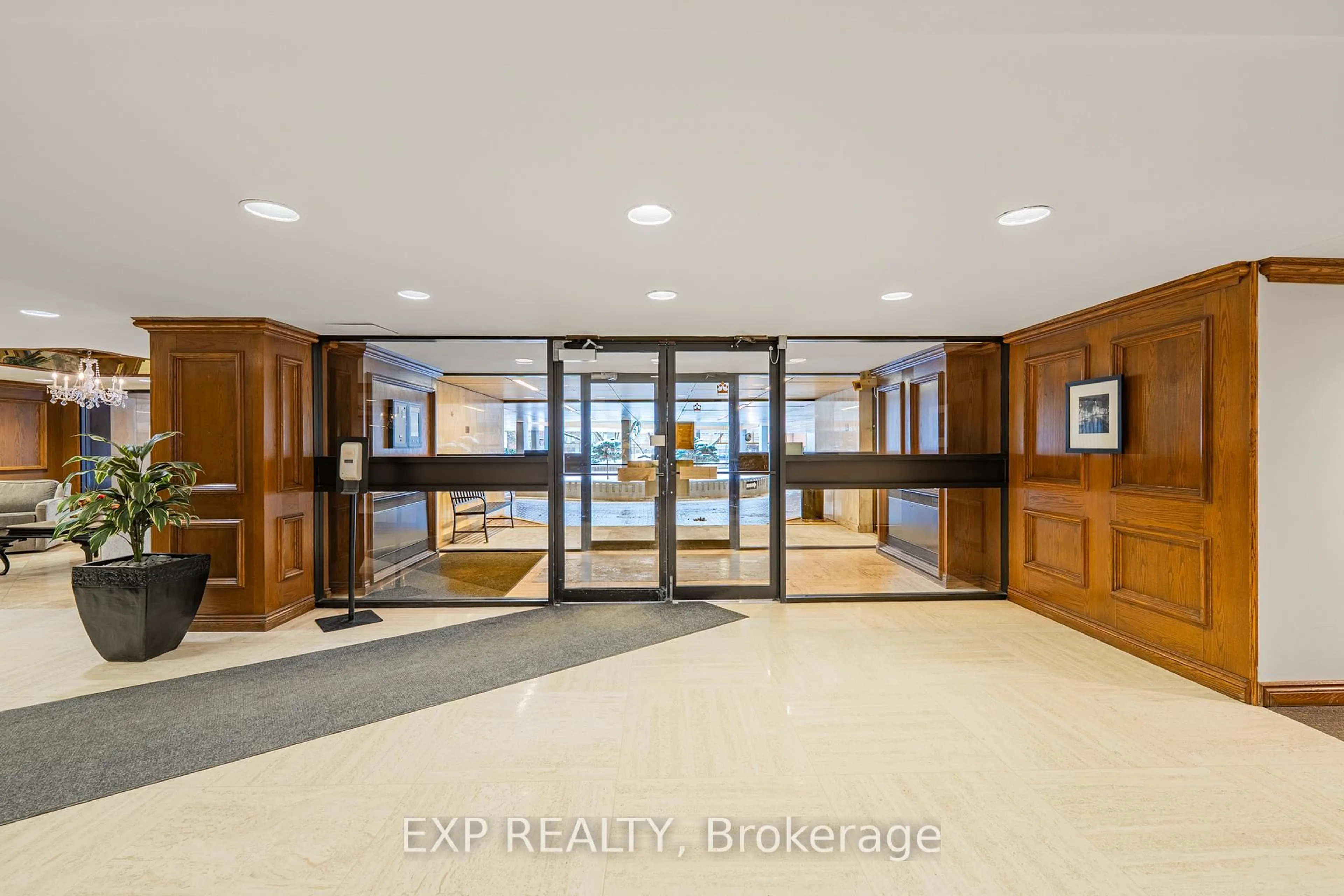 Lobby for 530 LAURIER Ave #1503, Ottawa Ontario K1R 7T1