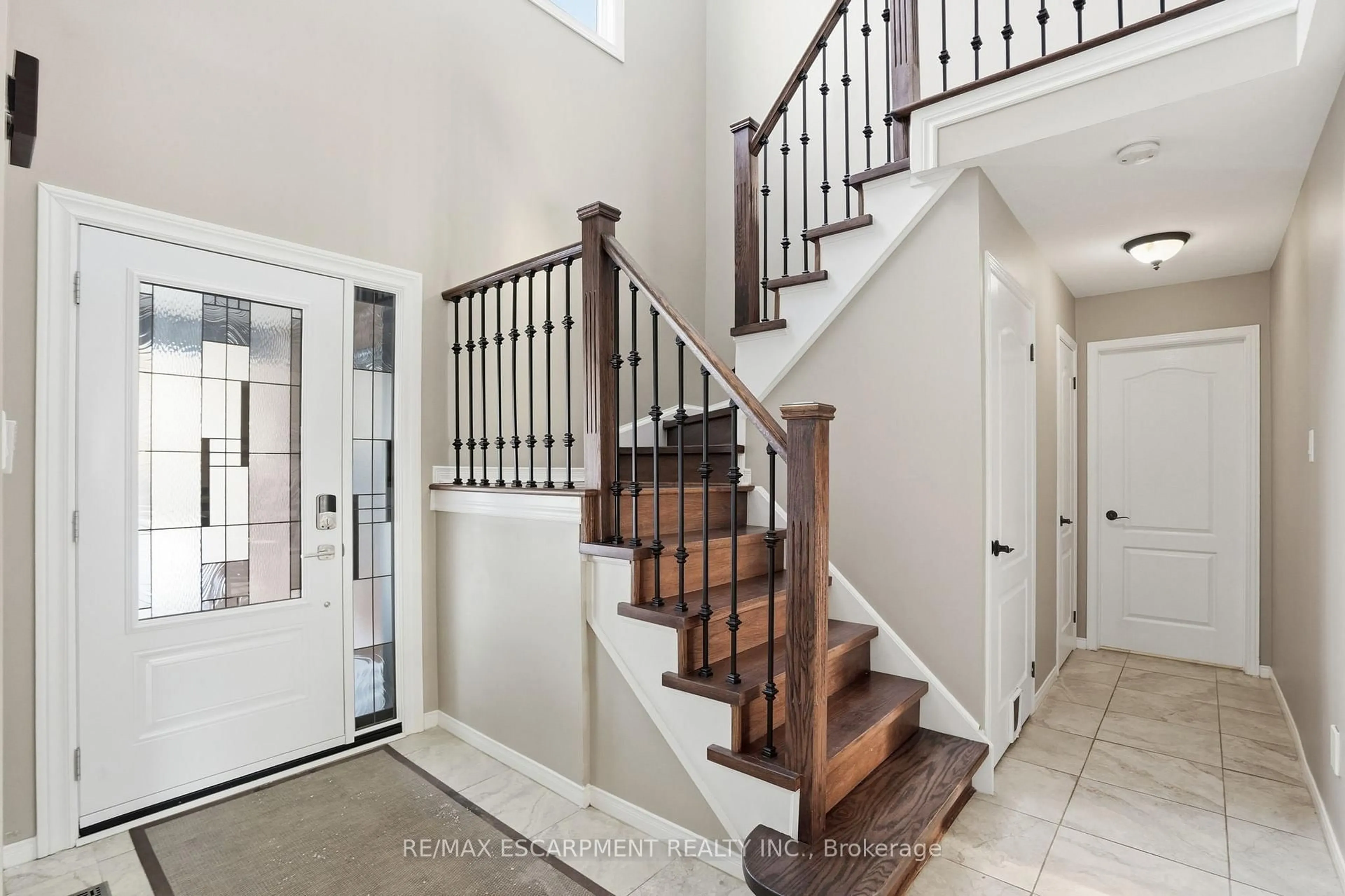 Indoor entryway for 73 Riley St, Hamilton Ontario L8B 0P9