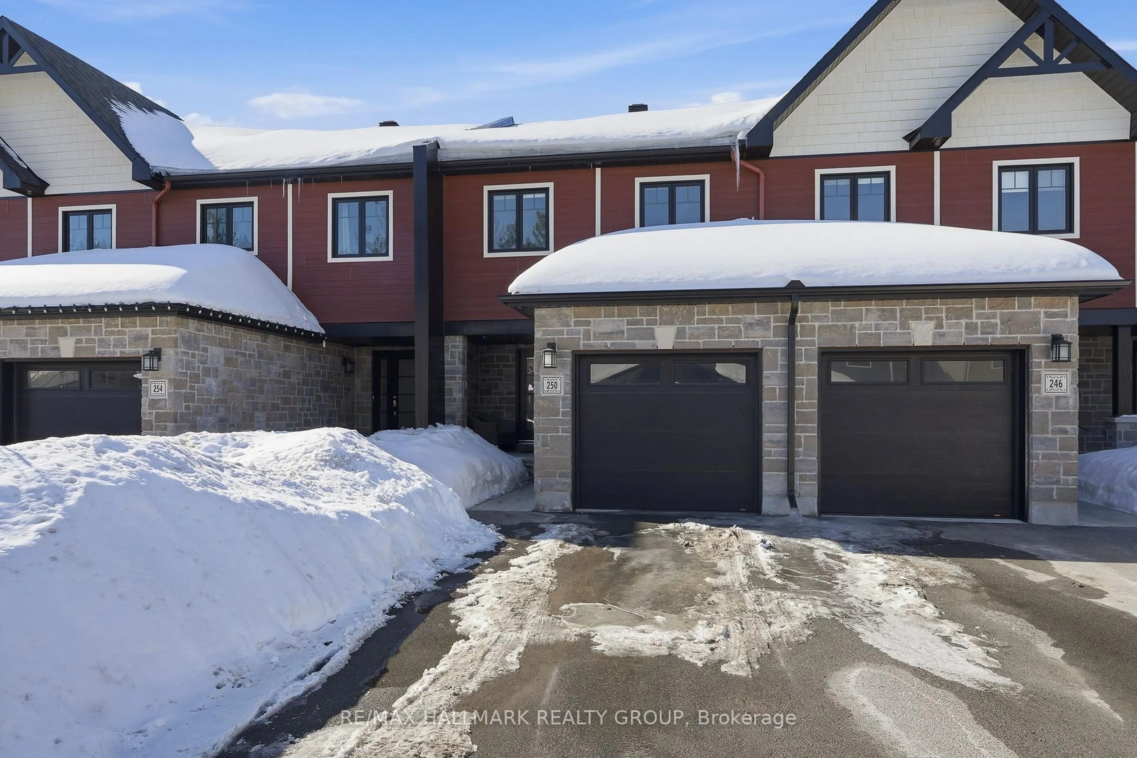 A pic from outside/outdoor area/front of a property/back of a property/a pic from drone, street for 250 DION Ave, Clarence-Rockland Ontario K4K 0M3