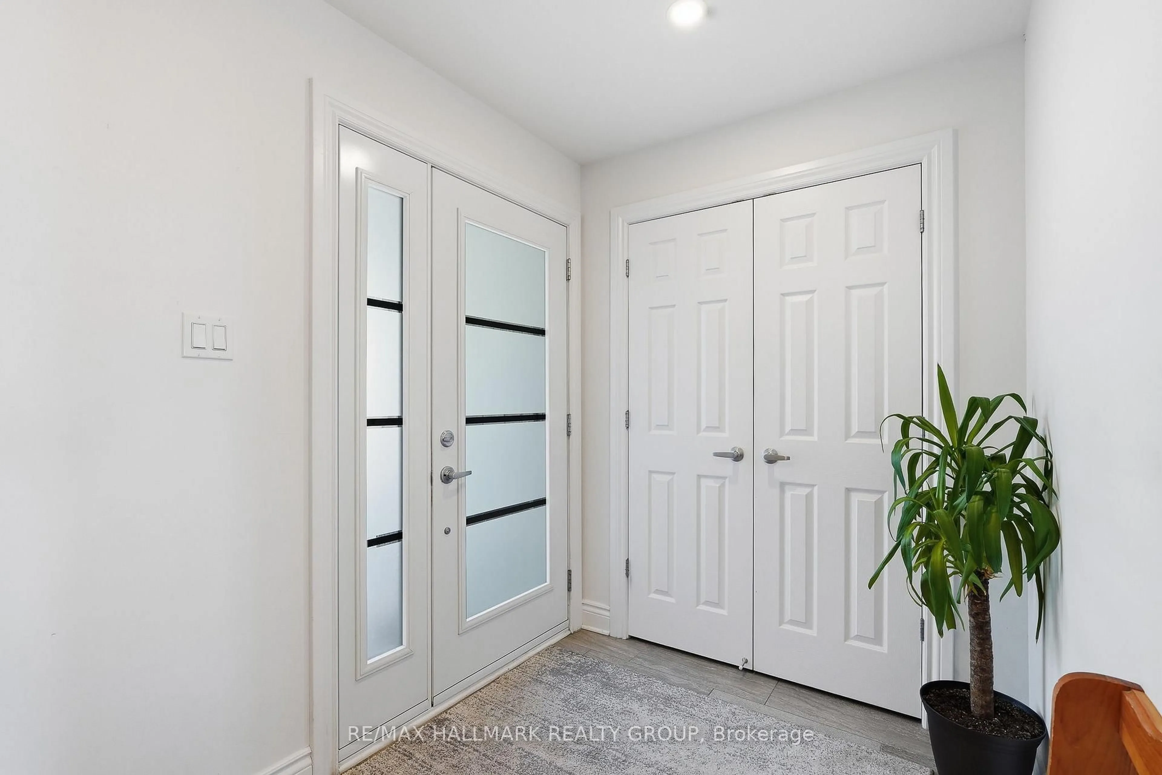 Indoor entryway for 250 DION Ave, Clarence-Rockland Ontario K4K 0M3