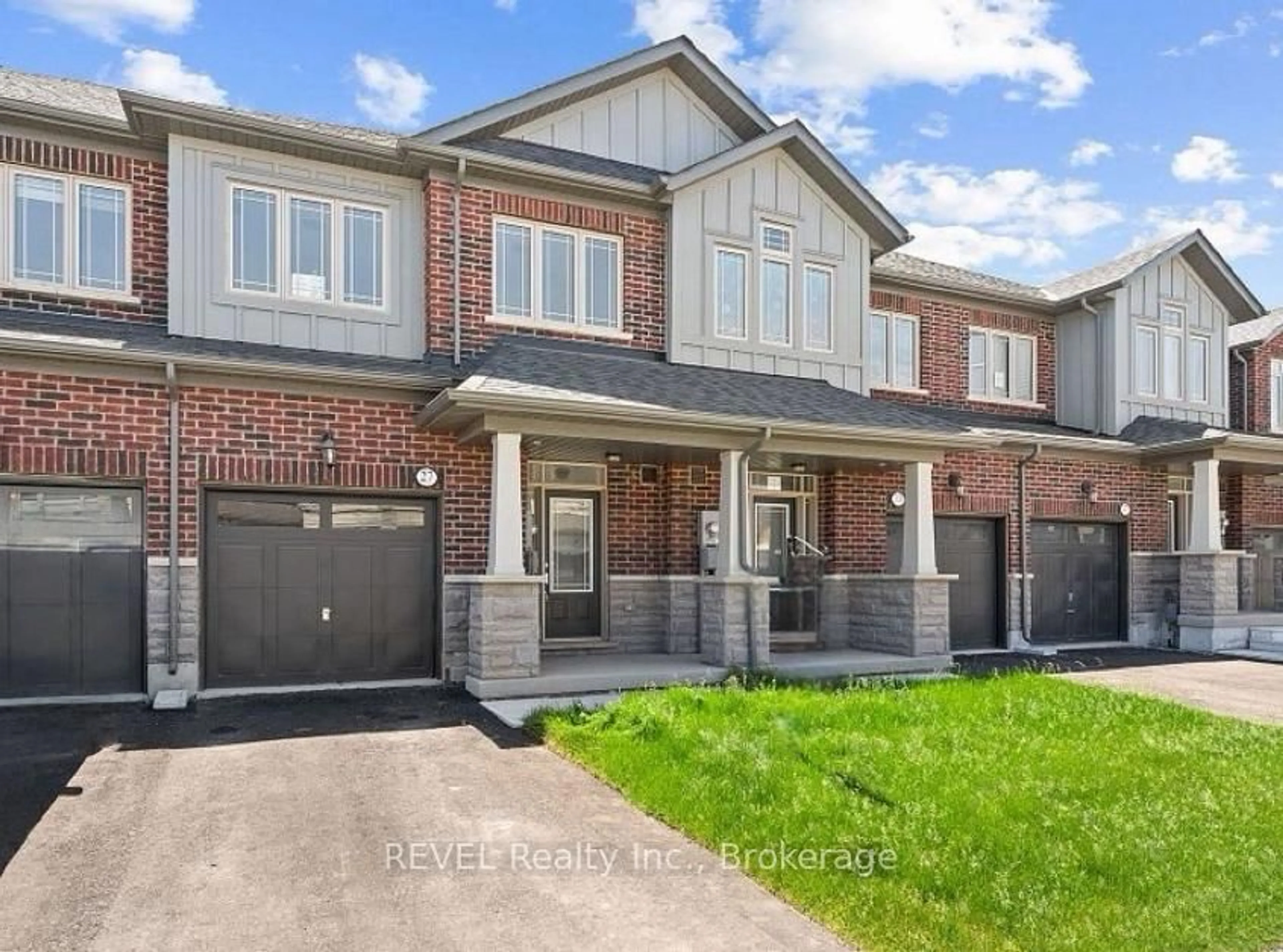 Home with brick exterior material, street for 27 ADMIRAL Rd, Welland Ontario L3B 0H4