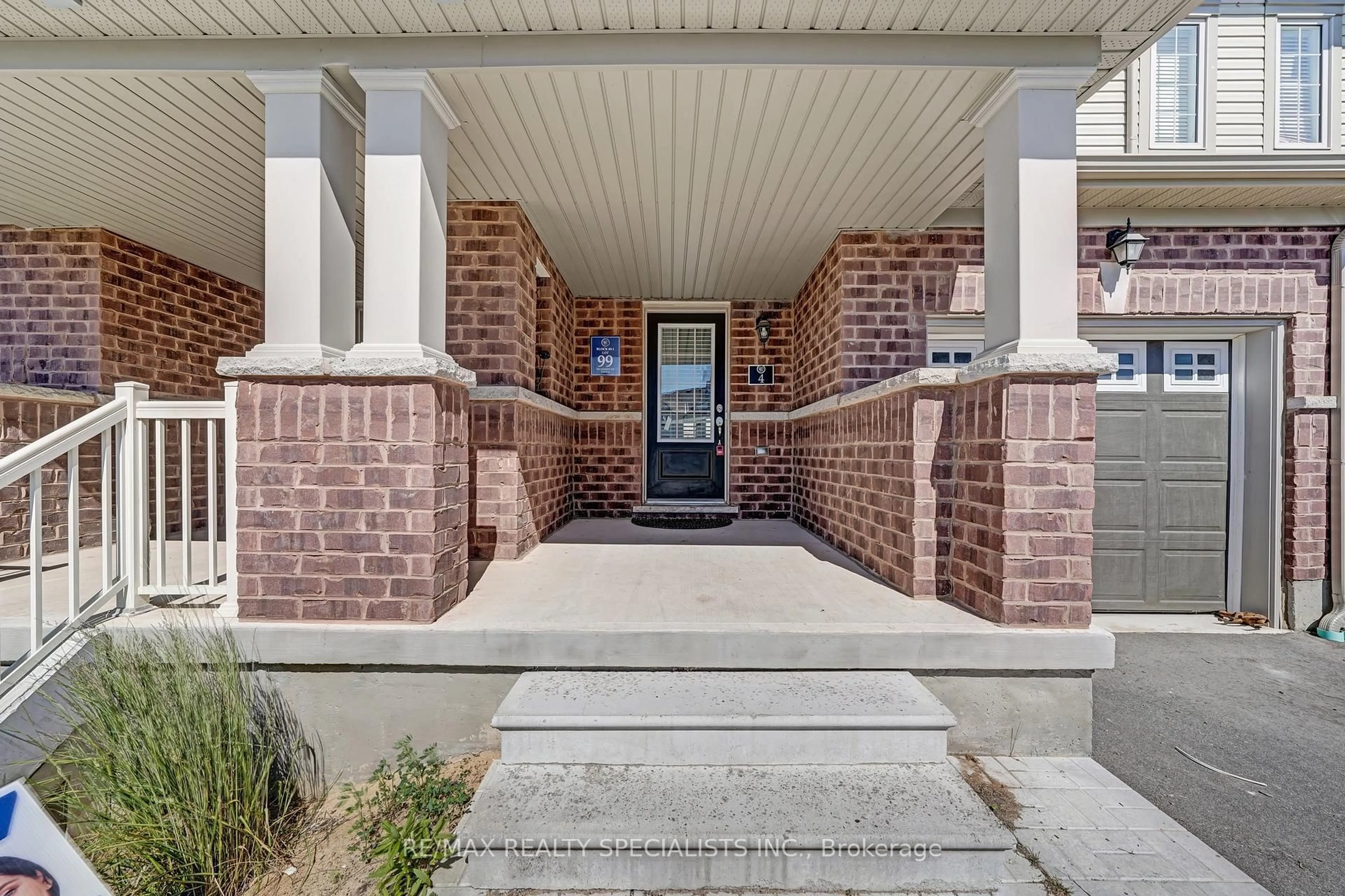 Indoor entryway for 740 Linden Dr #4, Cambridge Ontario N3H 0E3