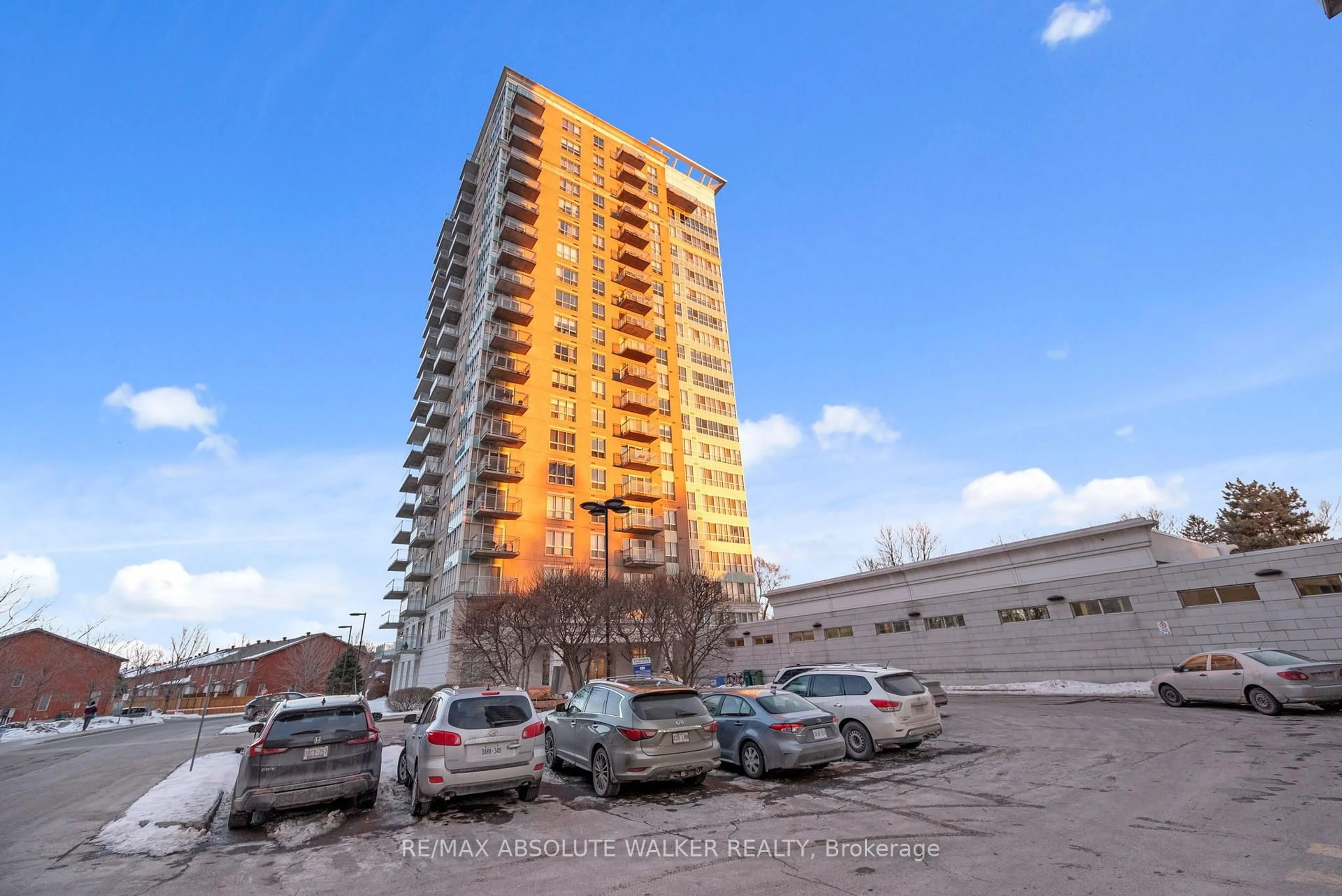 A pic from outside/outdoor area/front of a property/back of a property/a pic from drone, building for 90 Landry St #210, Ottawa Ontario K1L 0A9