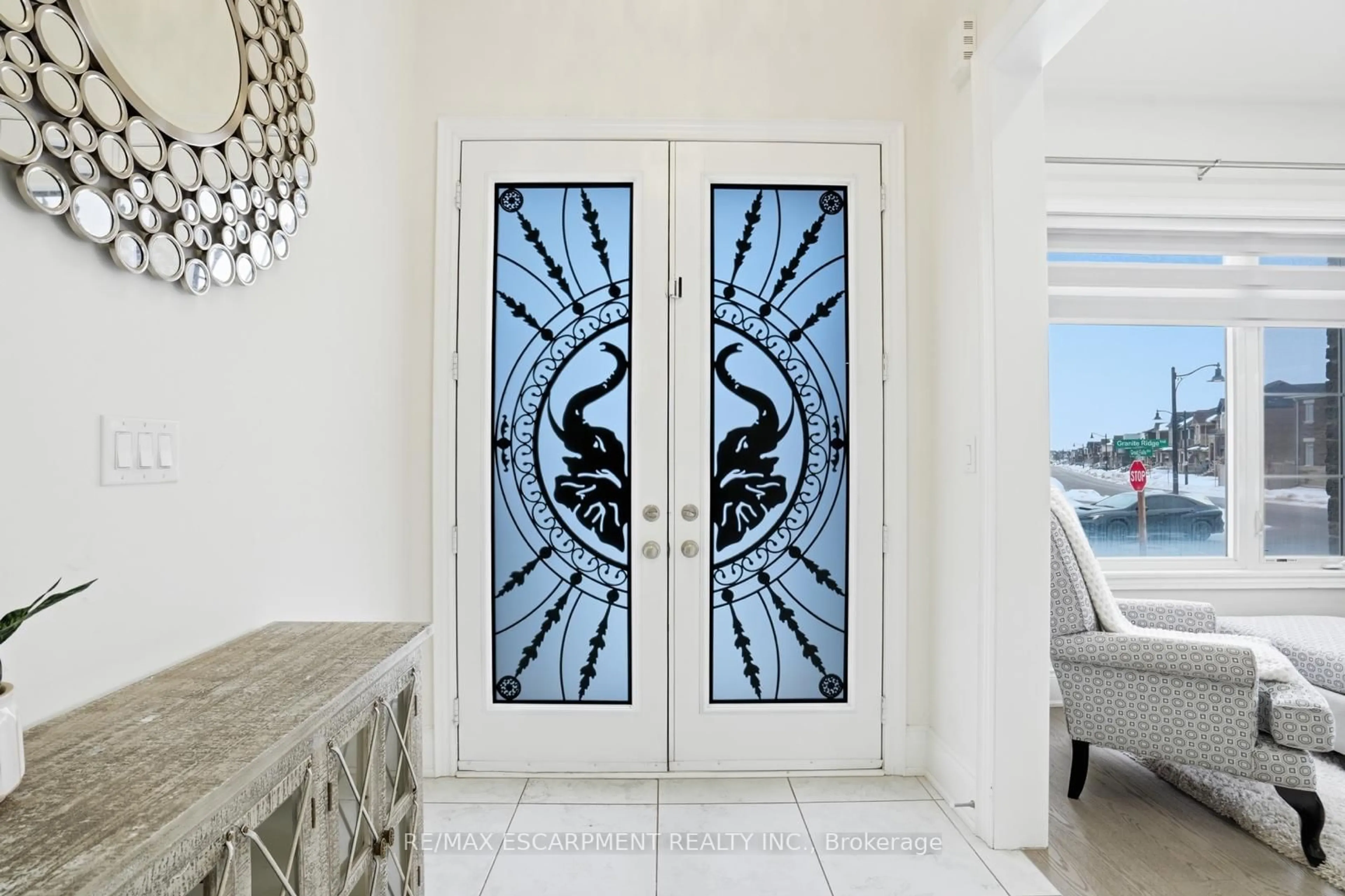 Indoor entryway for 195 Granite Ridge Tr, Hamilton Ontario L8B 1Z1