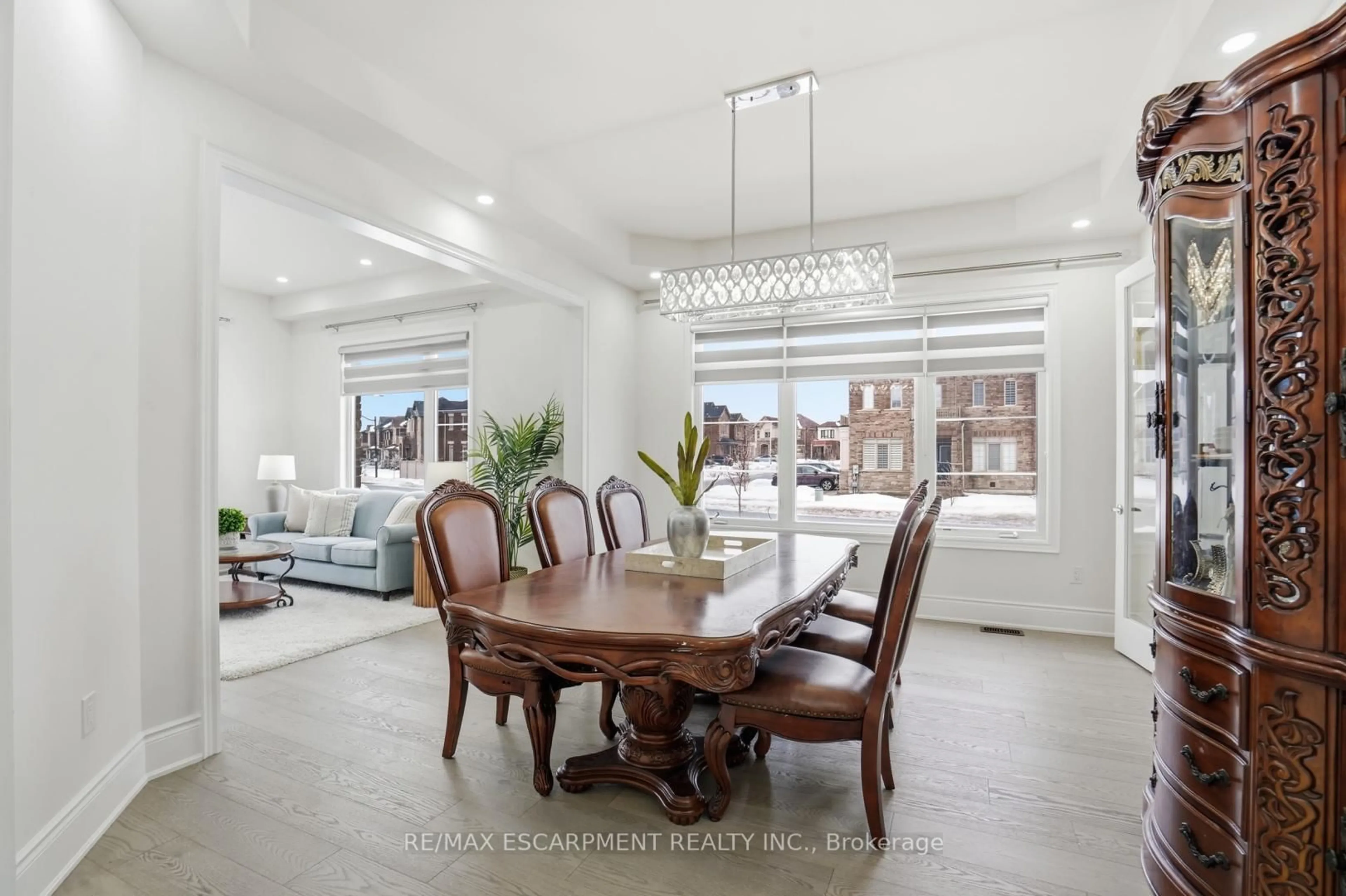 Dining room, ceramic/tile floor for 195 Granite Ridge Tr, Hamilton Ontario L8B 1Z1