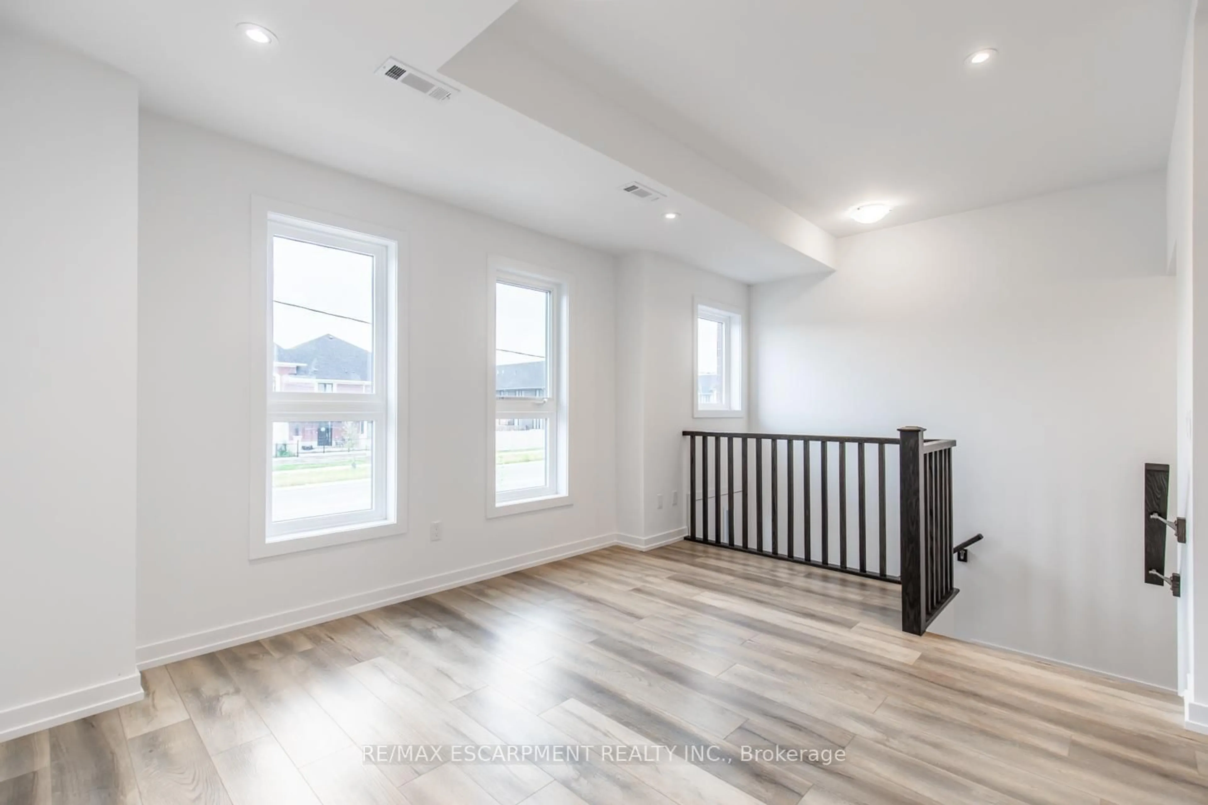 Unknown for 70 Kenesky Dr #4, Hamilton Ontario L8B 2A9